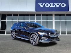2026 Volvo V60 Cross Country B5 Ultra Wagon