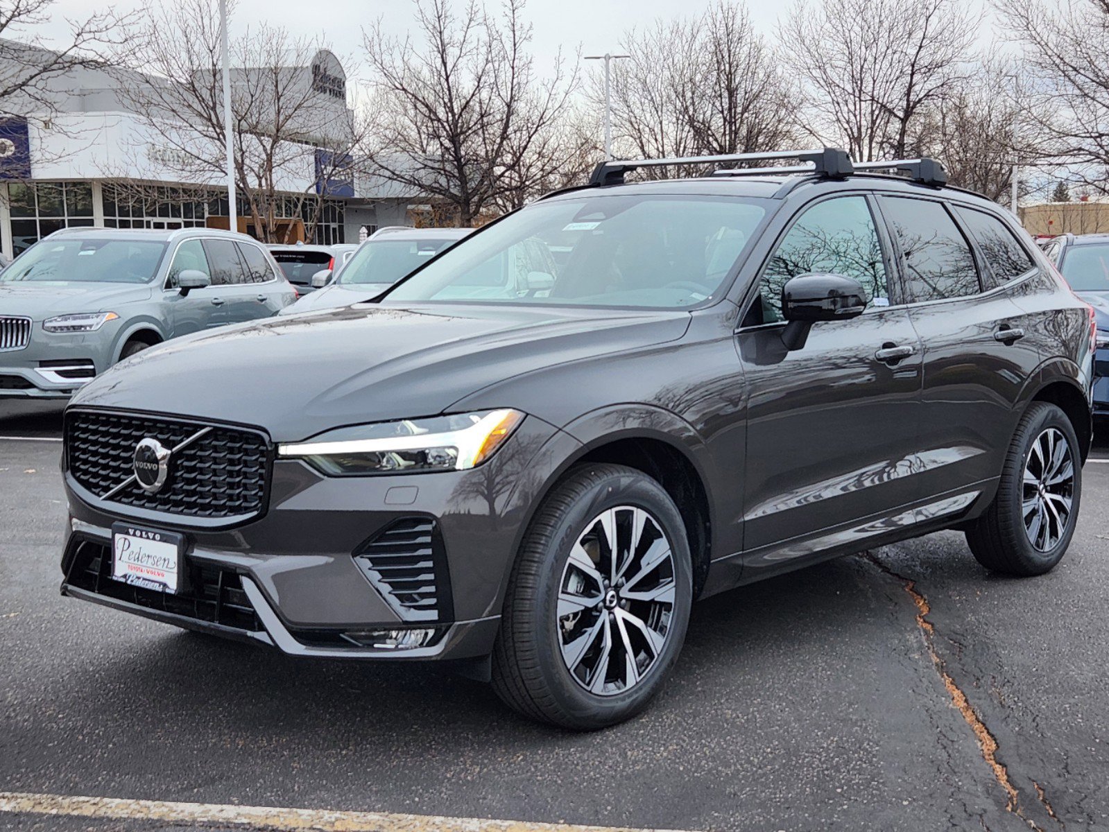 2025 Volvo XC60 B5 Core photo 4