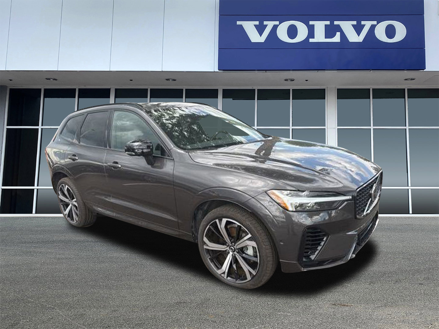 2024 Volvo XC60 T8 Ultimate Dark Theme AWD's photo