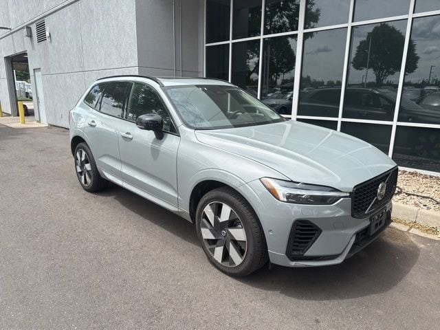 2024 Volvo XC60 T8 Plus Dark Theme AWD's photo