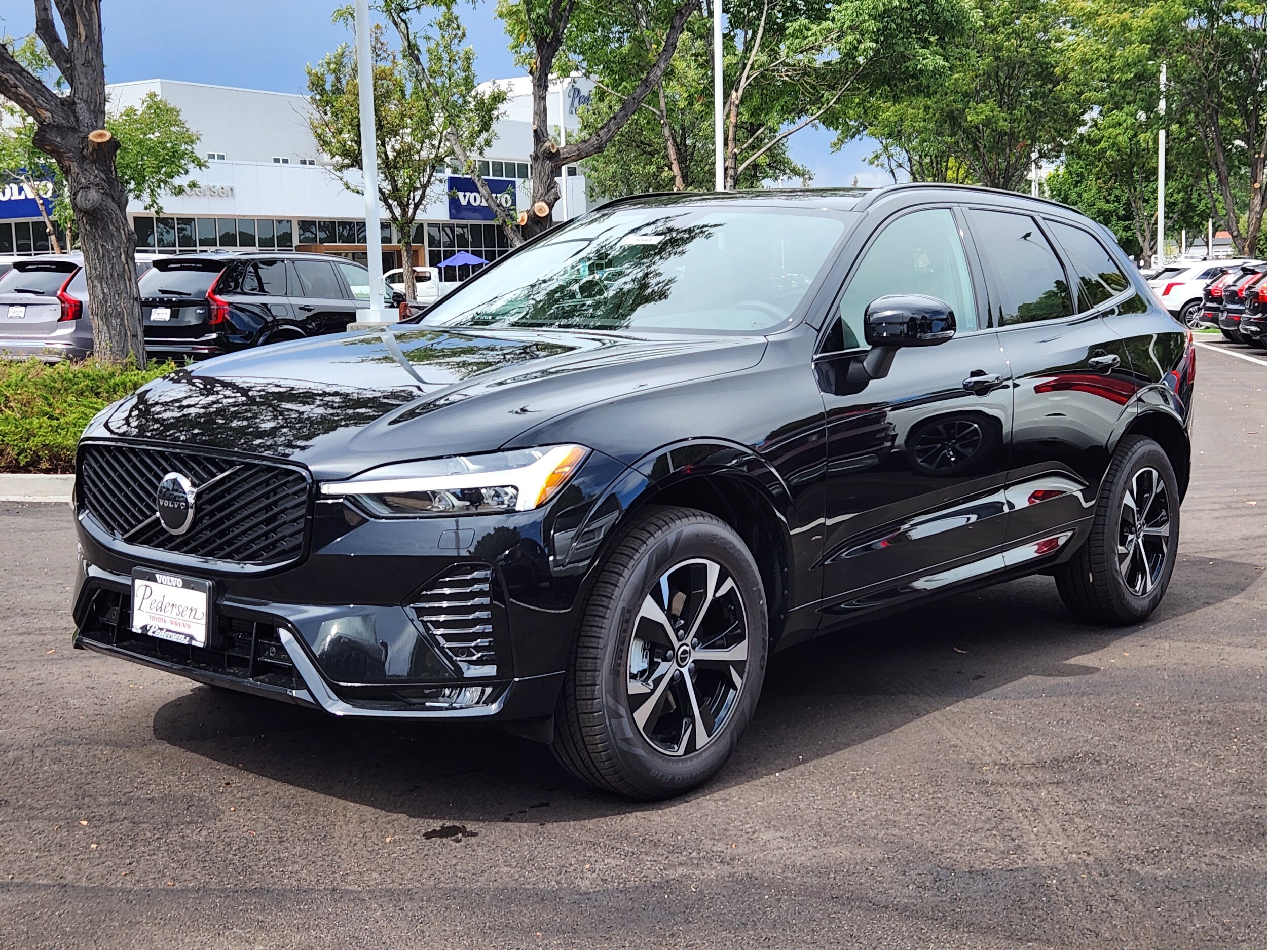2026 Volvo XC60 B5 Core photo 4