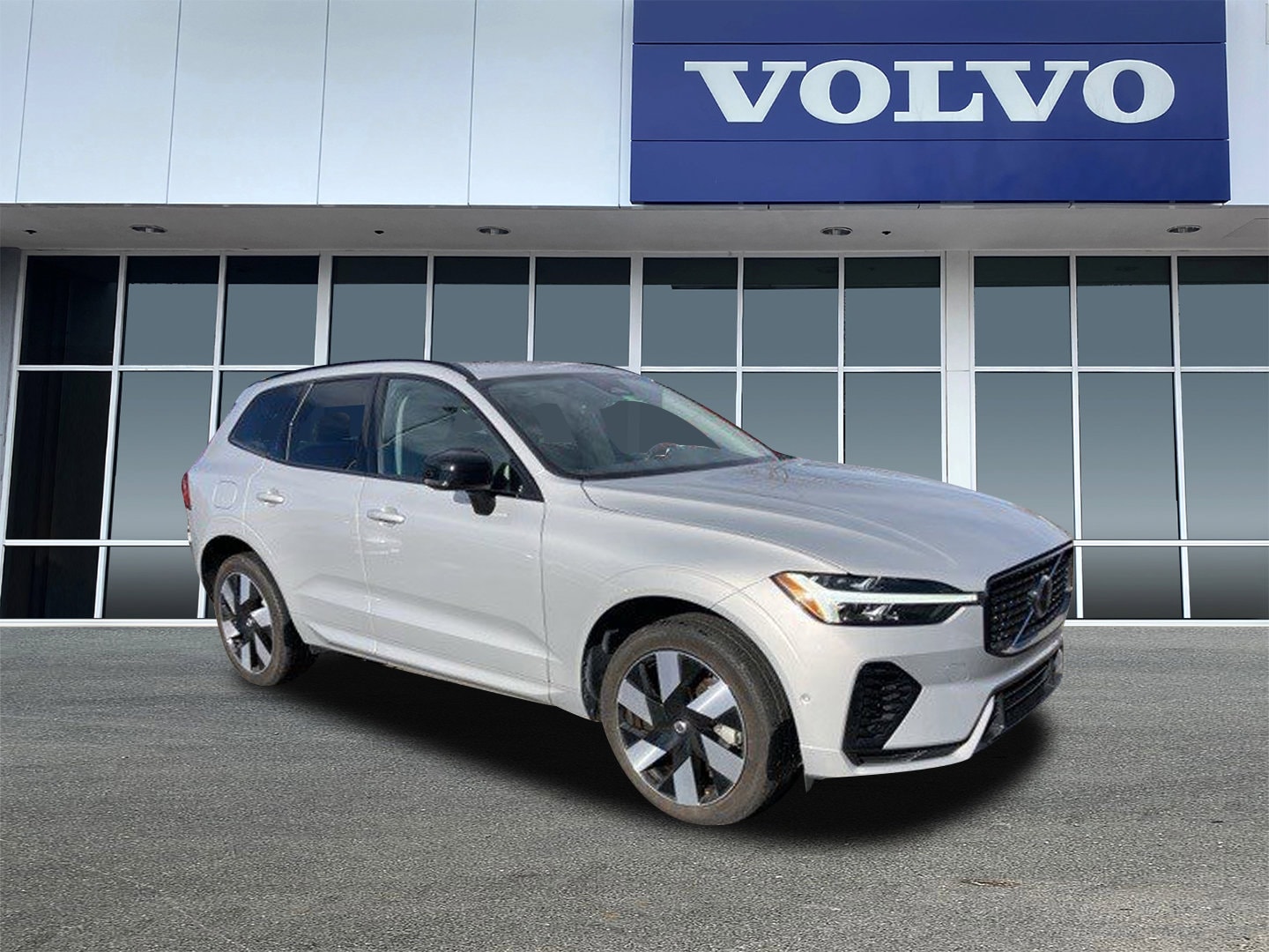 2024 Volvo XC60 Plus's photo