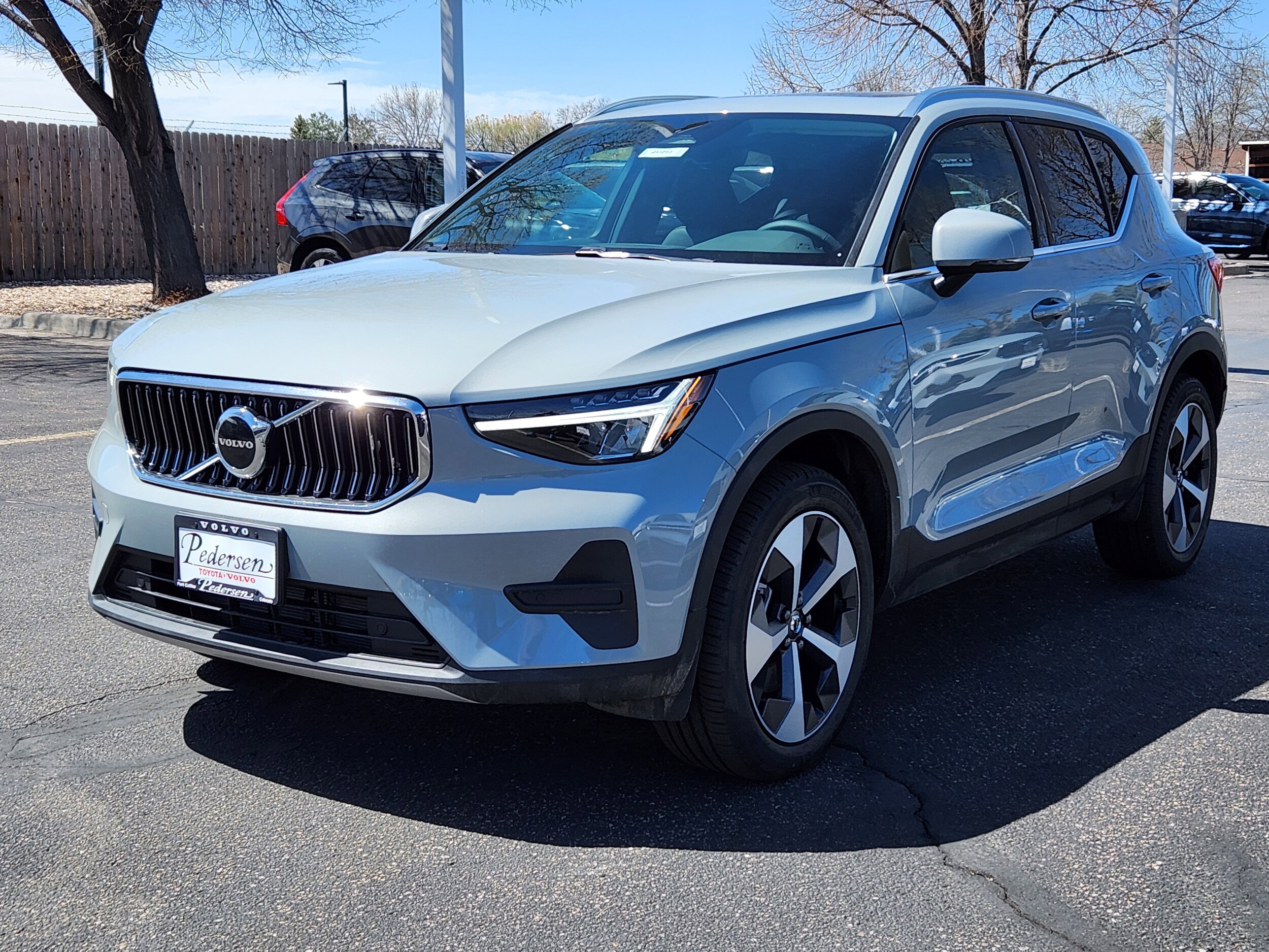 2025 Volvo XC40 Core photo 4