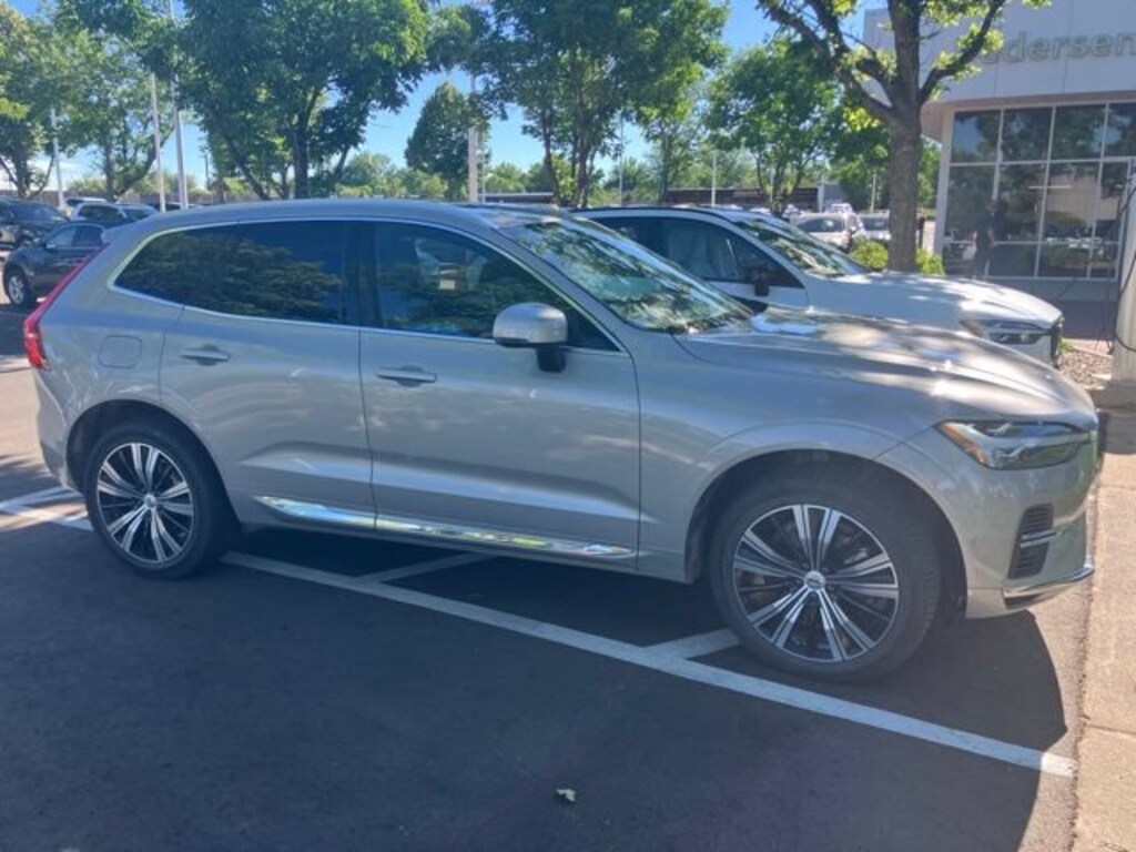 Used 2022 Volvo XC60 Recharge Plug-In Hybrid eAWD Inscription SUV