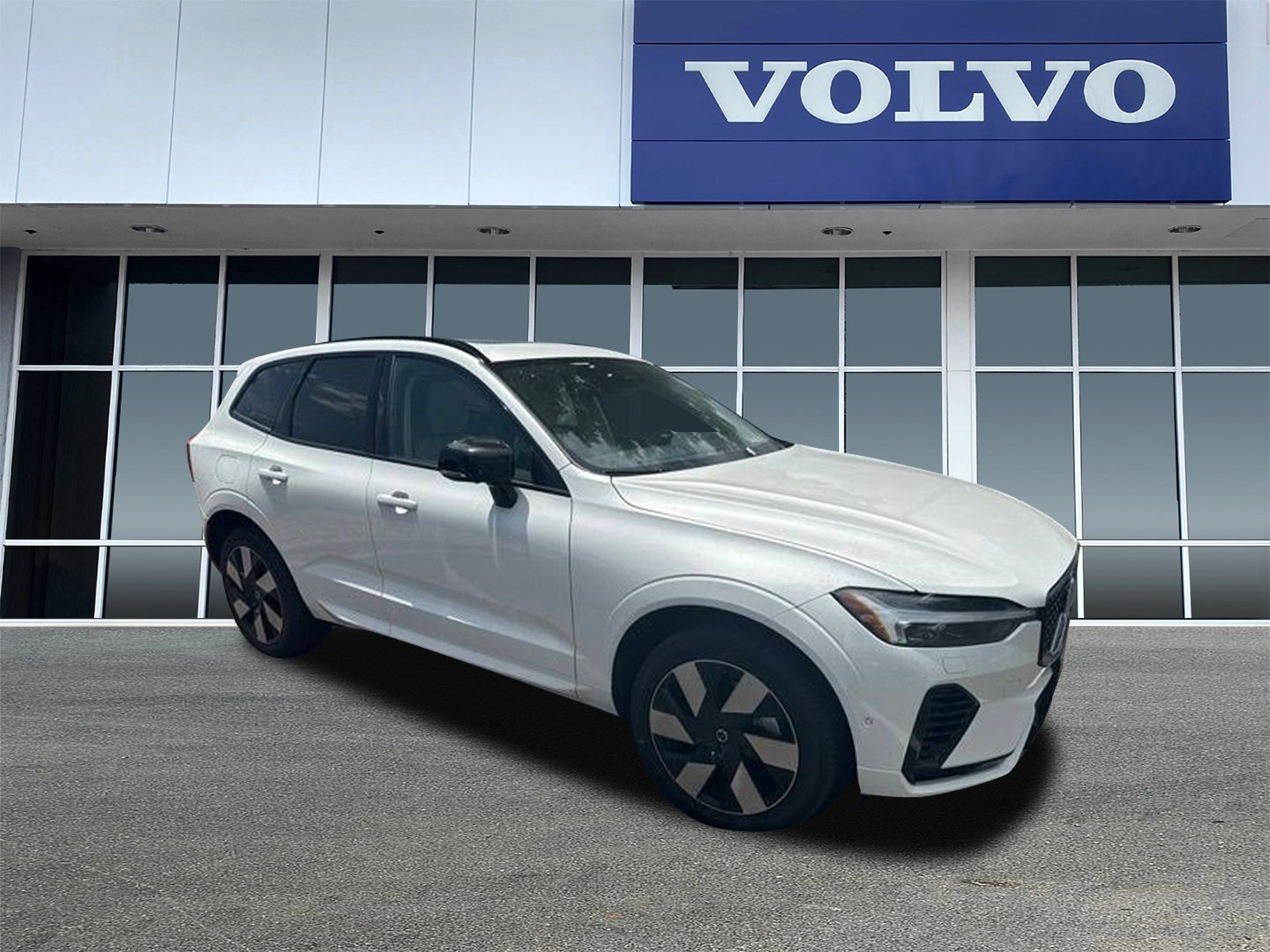 2025 Volvo XC60 T8 Plus Dark AWD's photo