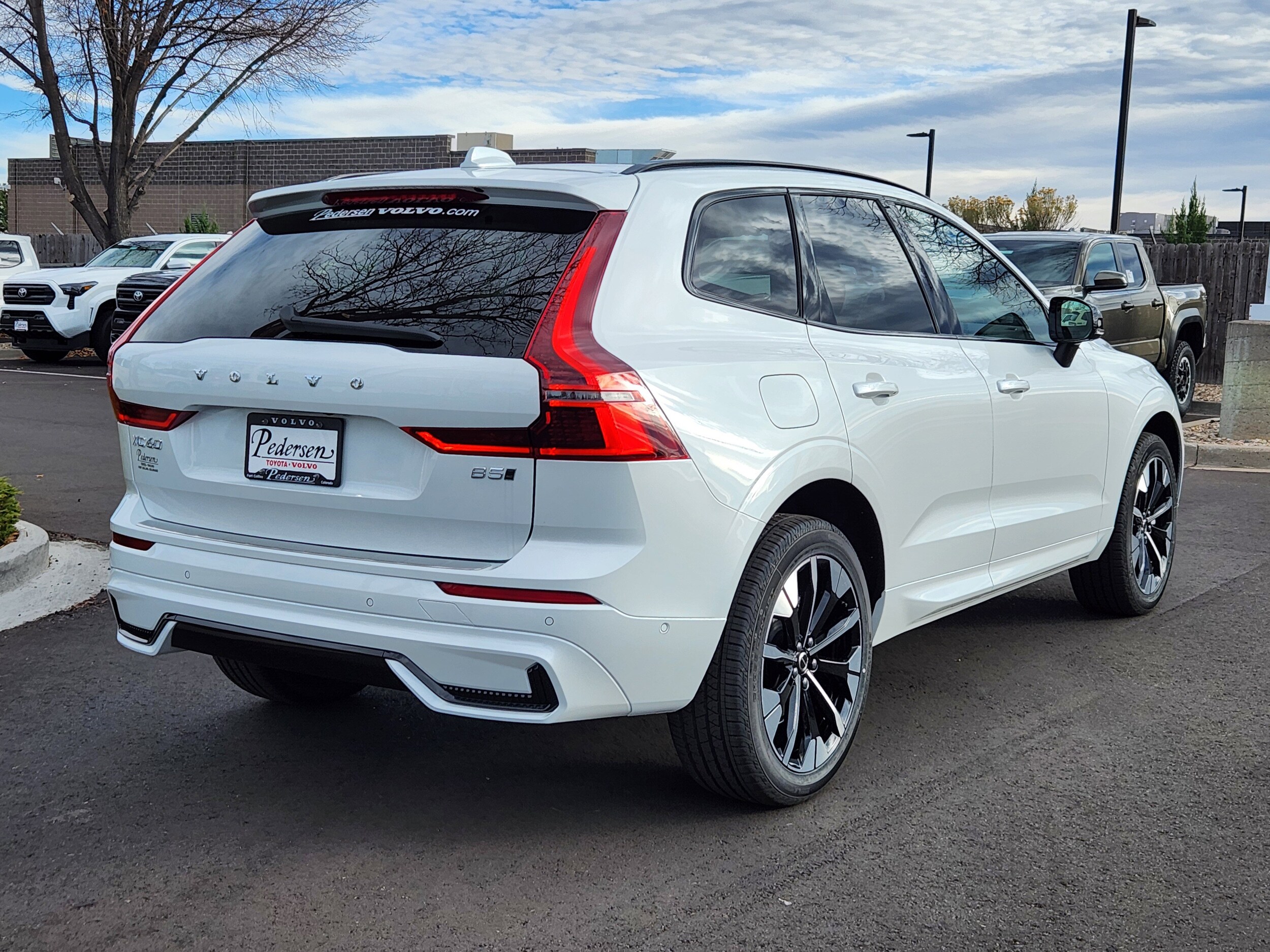 2026 Volvo XC60 B5 Plus photo 2