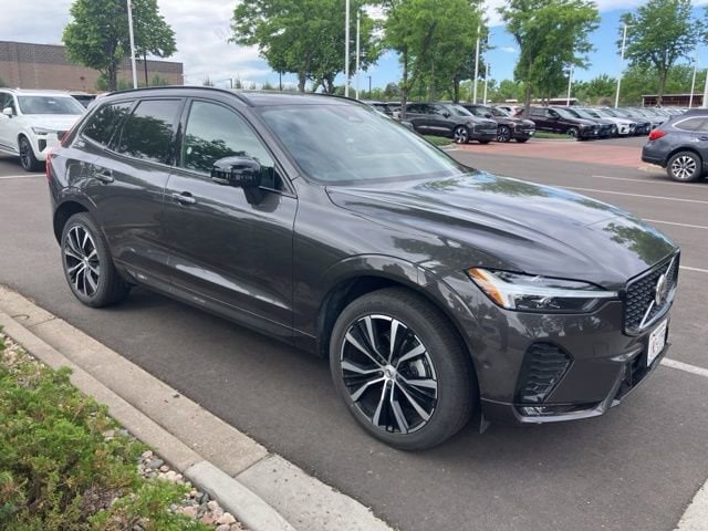 2025 Volvo XC60 B5 Plus Dark AWD's photo