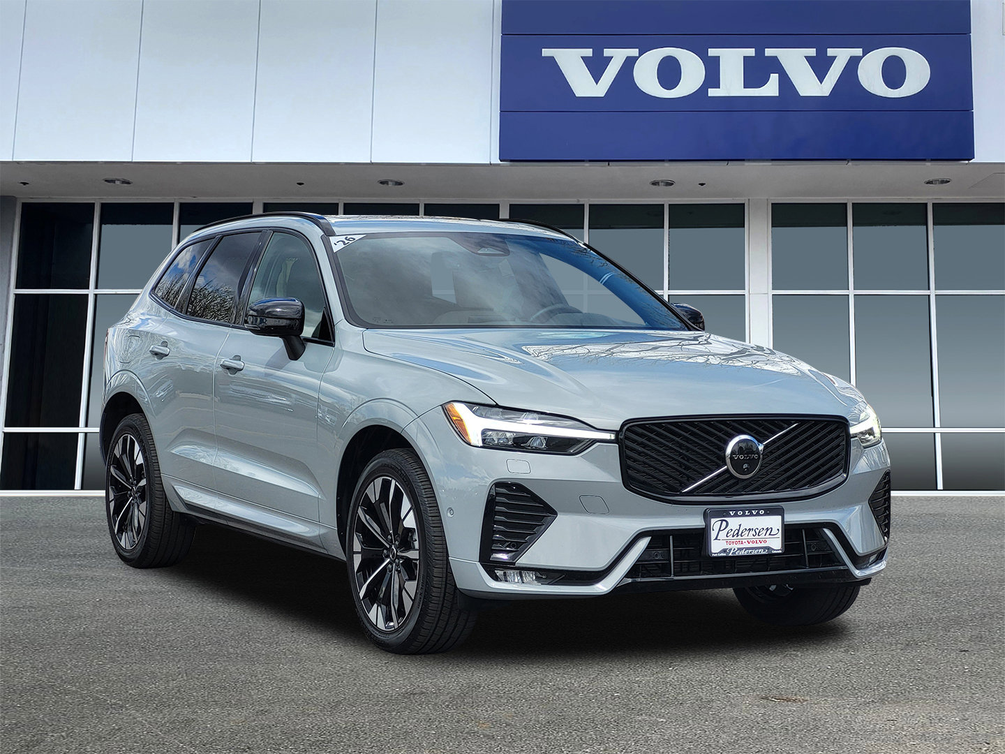 2026 Volvo XC60 B5 Plus Dark AWD's photo