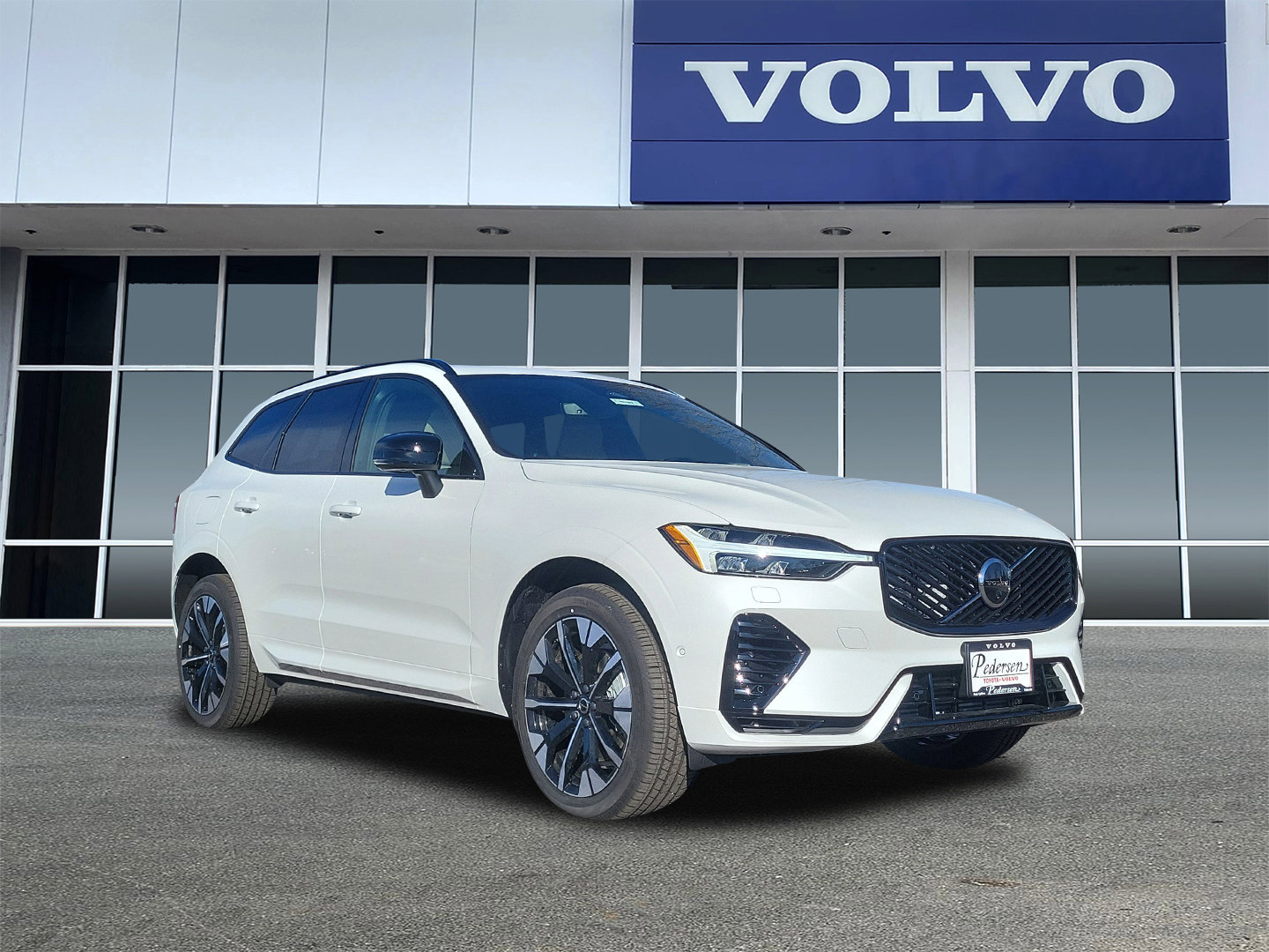 2026 Volvo XC60 T8 Plus Dark AWD's photo