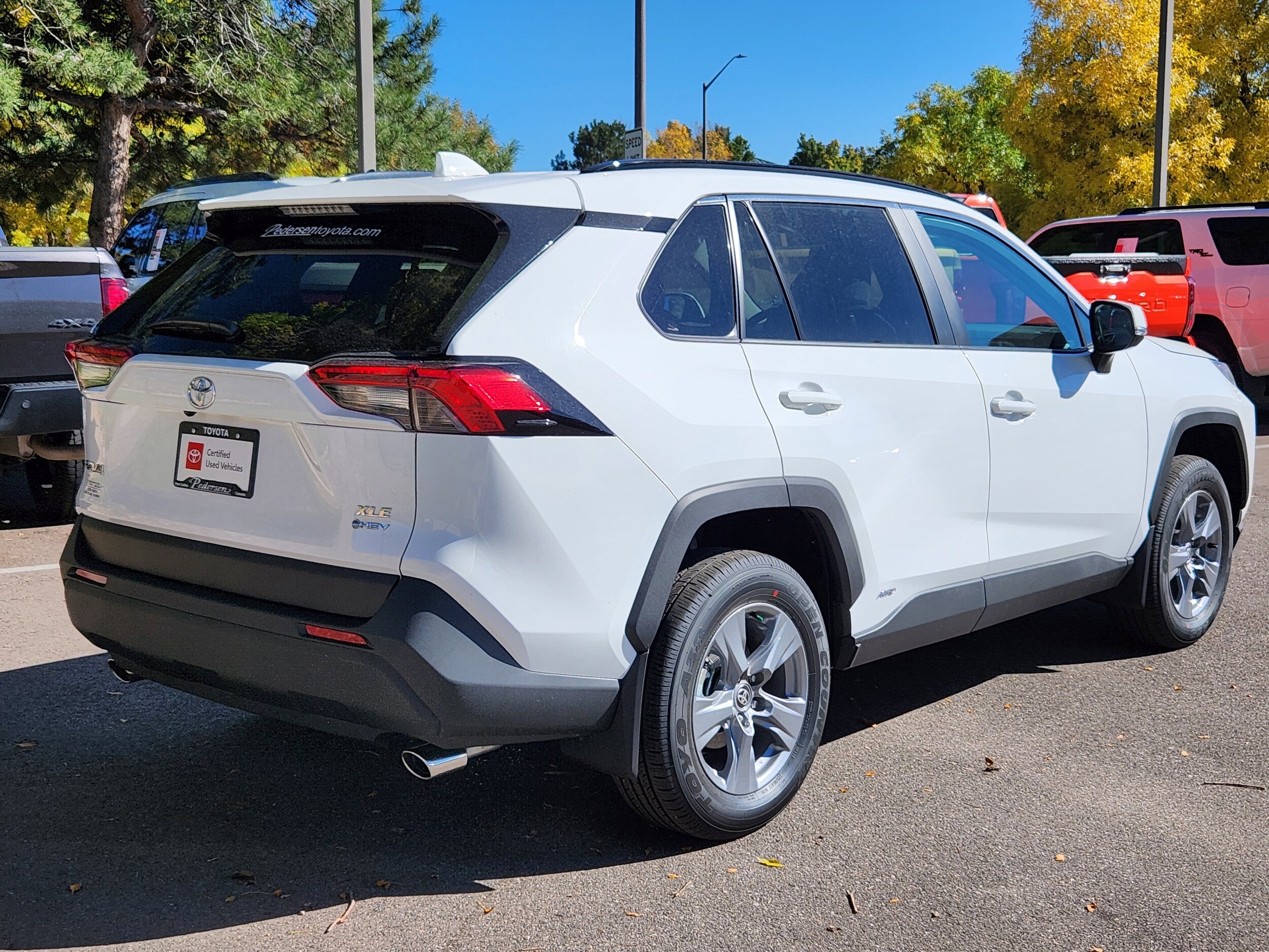 2025 Toyota RAV4 Hybrid XLE photo 3