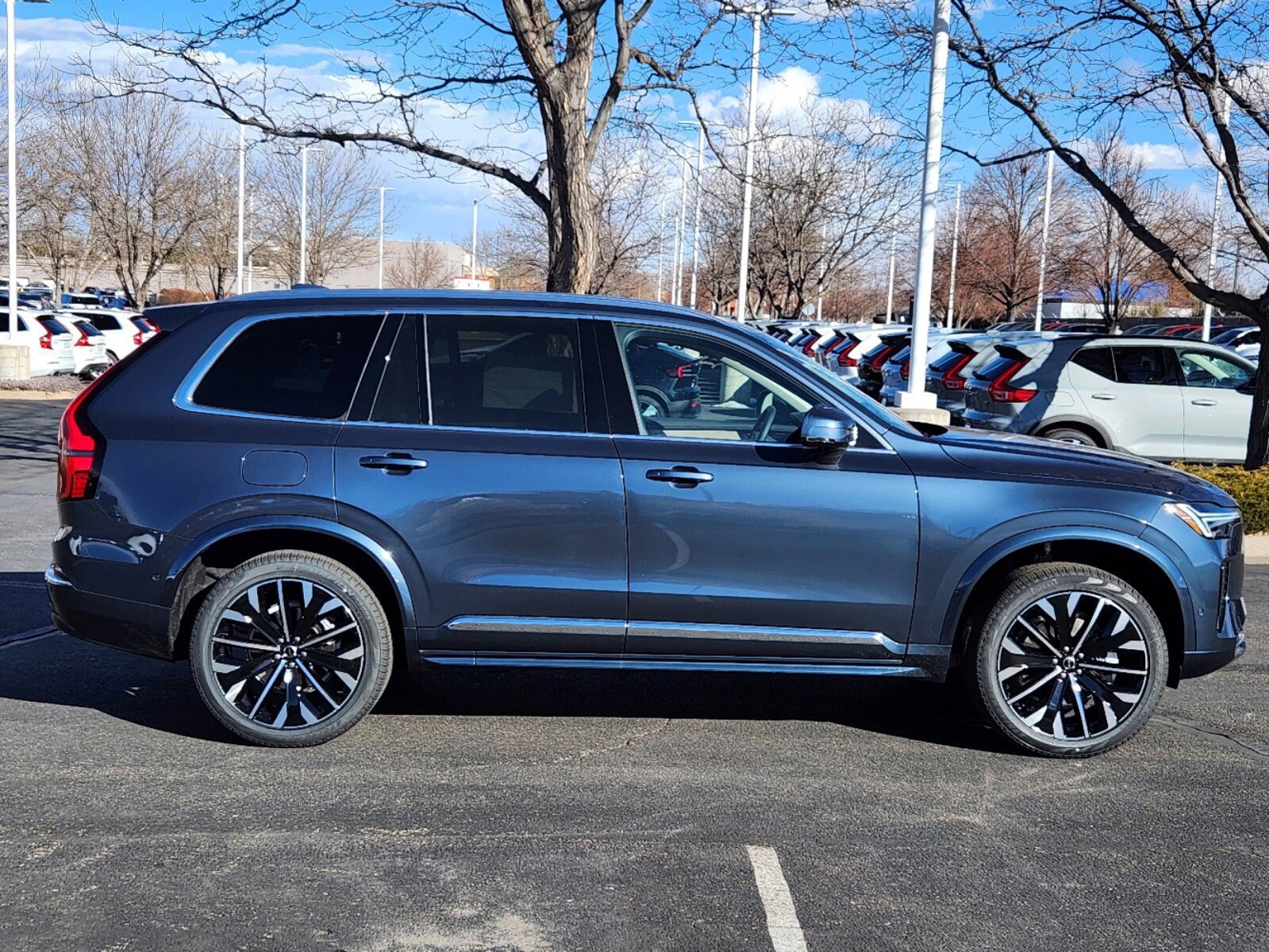 2025 Volvo XC90 B5 Plus photo 2