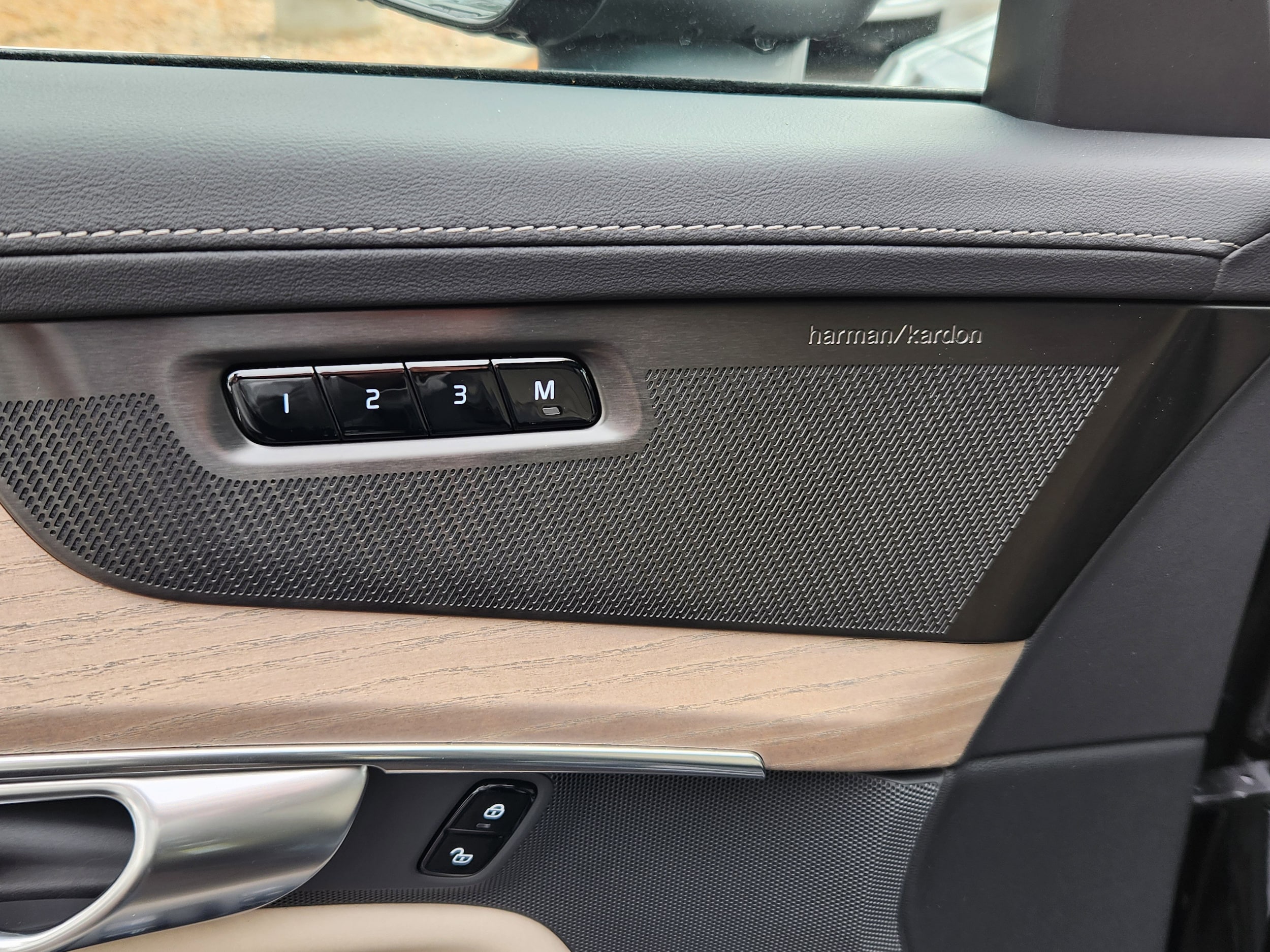 2026 Volvo XC90 Plus - Photo 13