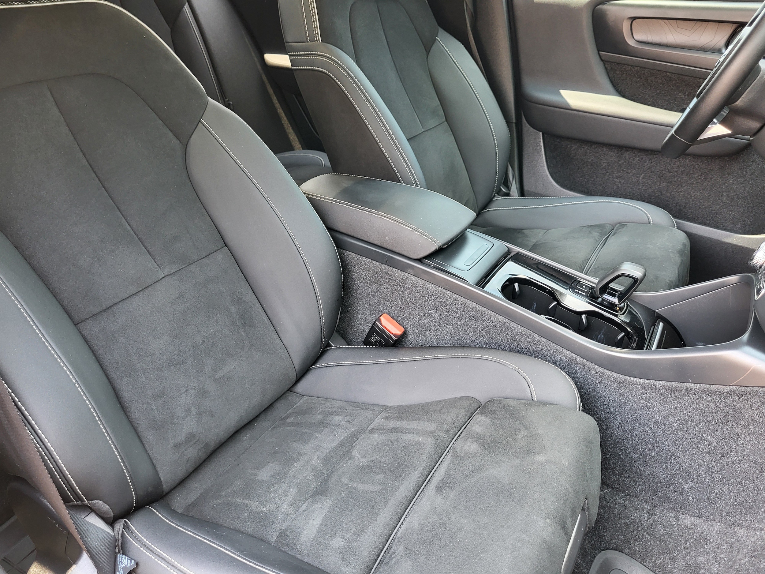 2023 Volvo XC40 Ultimate - Photo 10