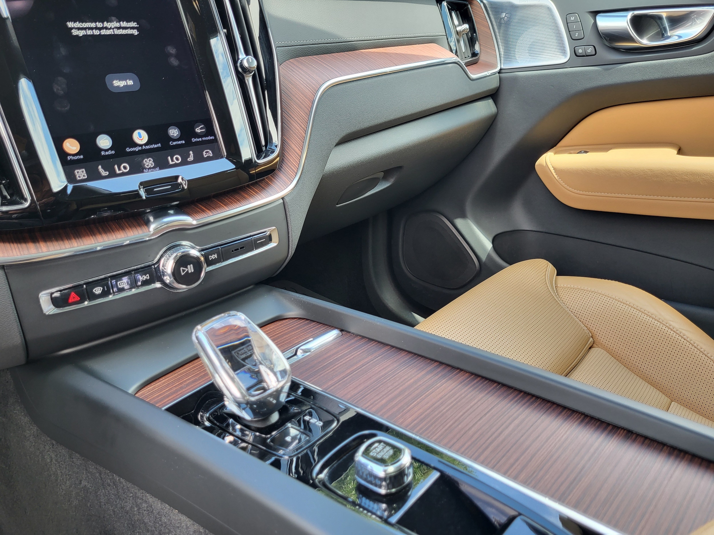 2023 Volvo XC60 Ultimate - Photo 18