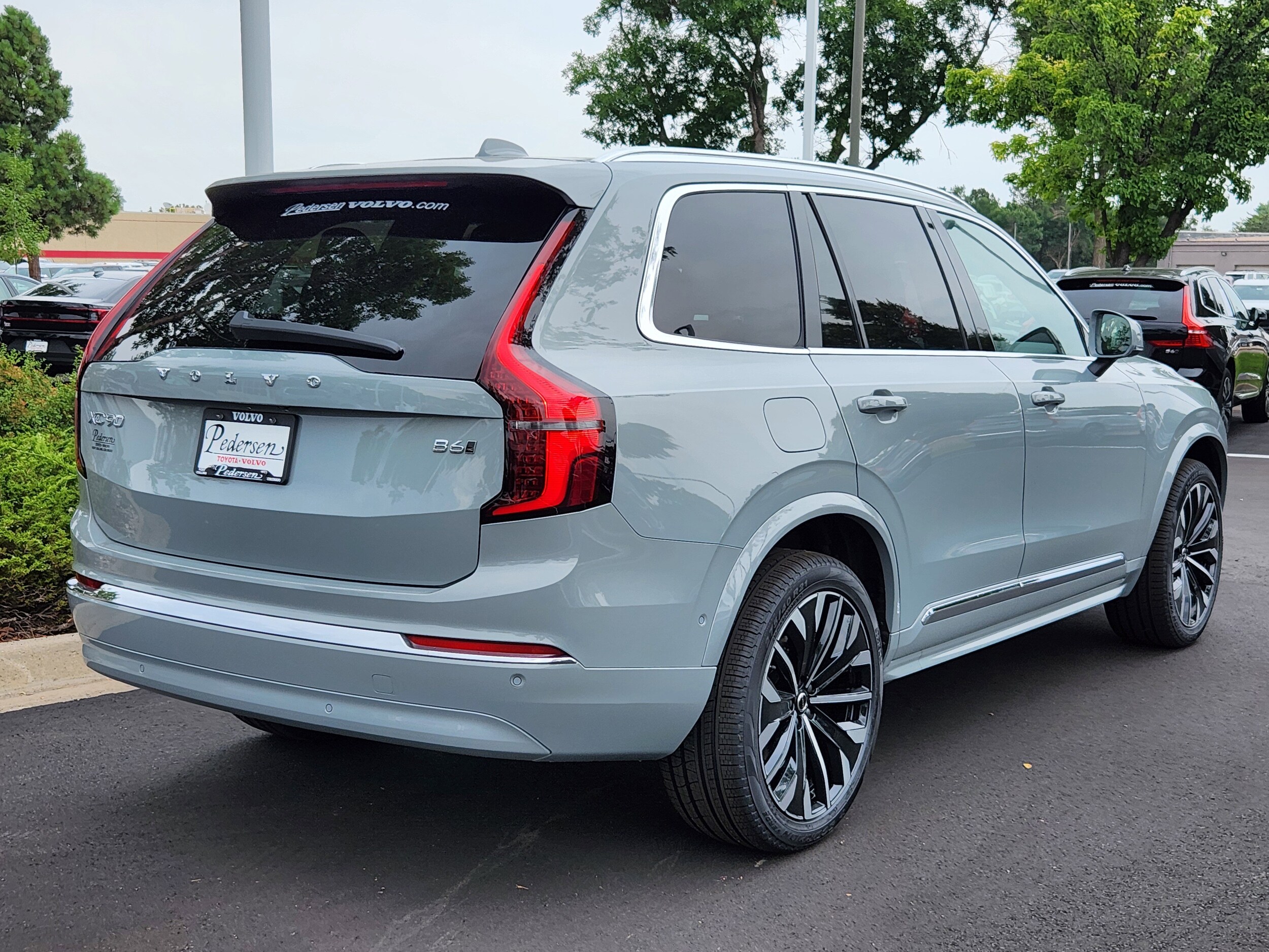 2026 Volvo XC90 Plus photo 3