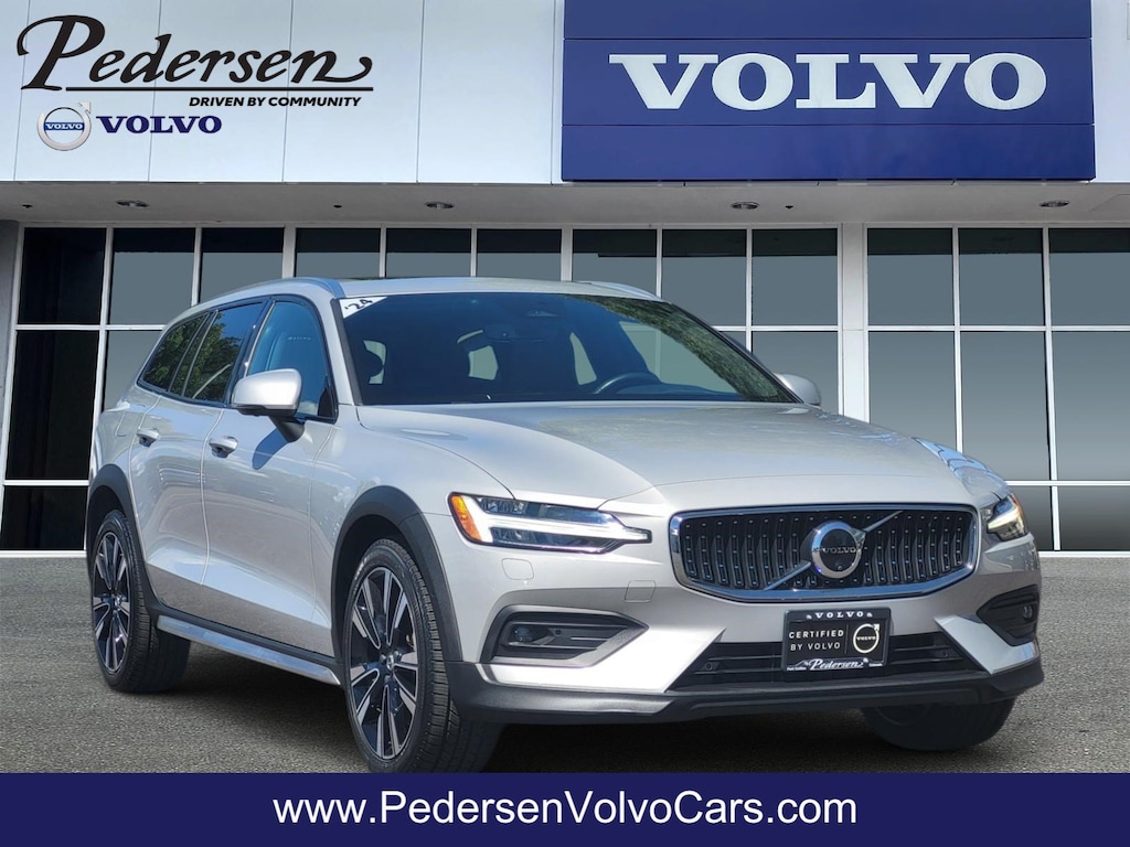 Certified 2024 Volvo V60 Cross Country B5 Ultimate Wagon