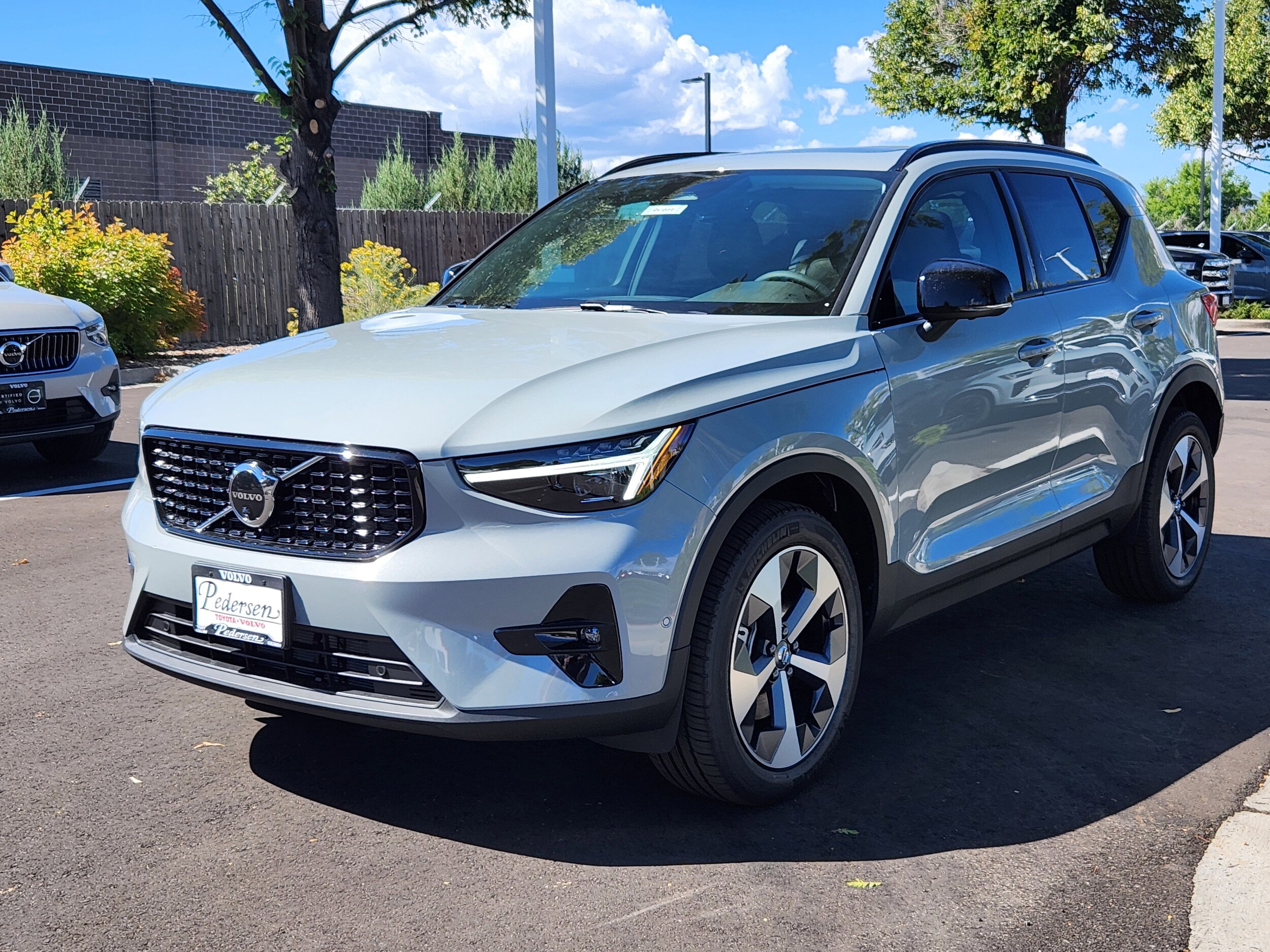 2026 Volvo XC40 Plus photo 4