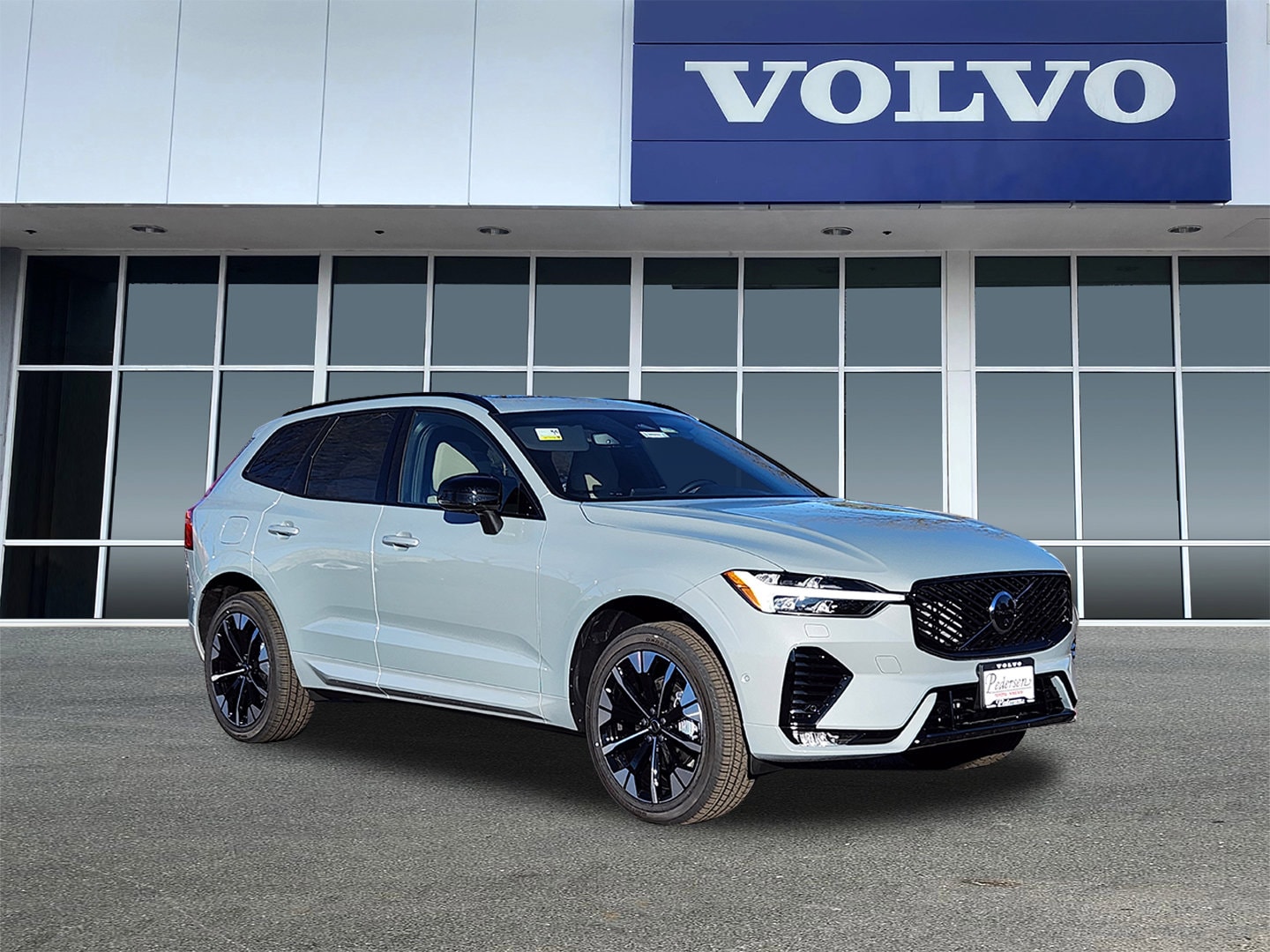 2026 Volvo XC60 B5 Plus Dark AWD's photo