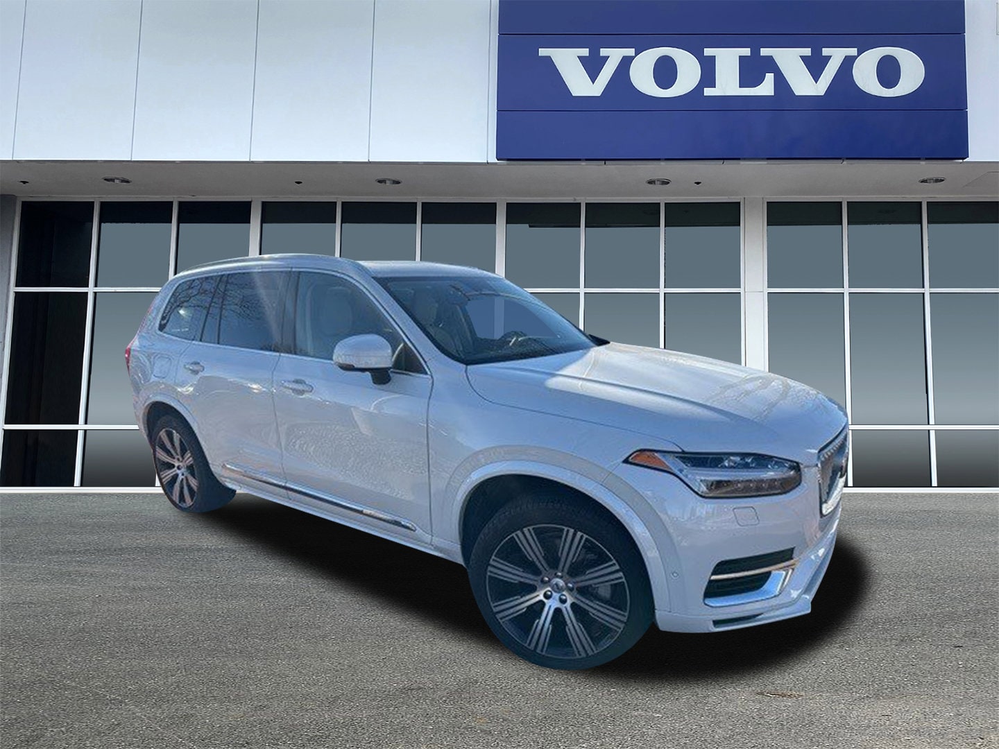2023 Volvo XC90 Plus's photo