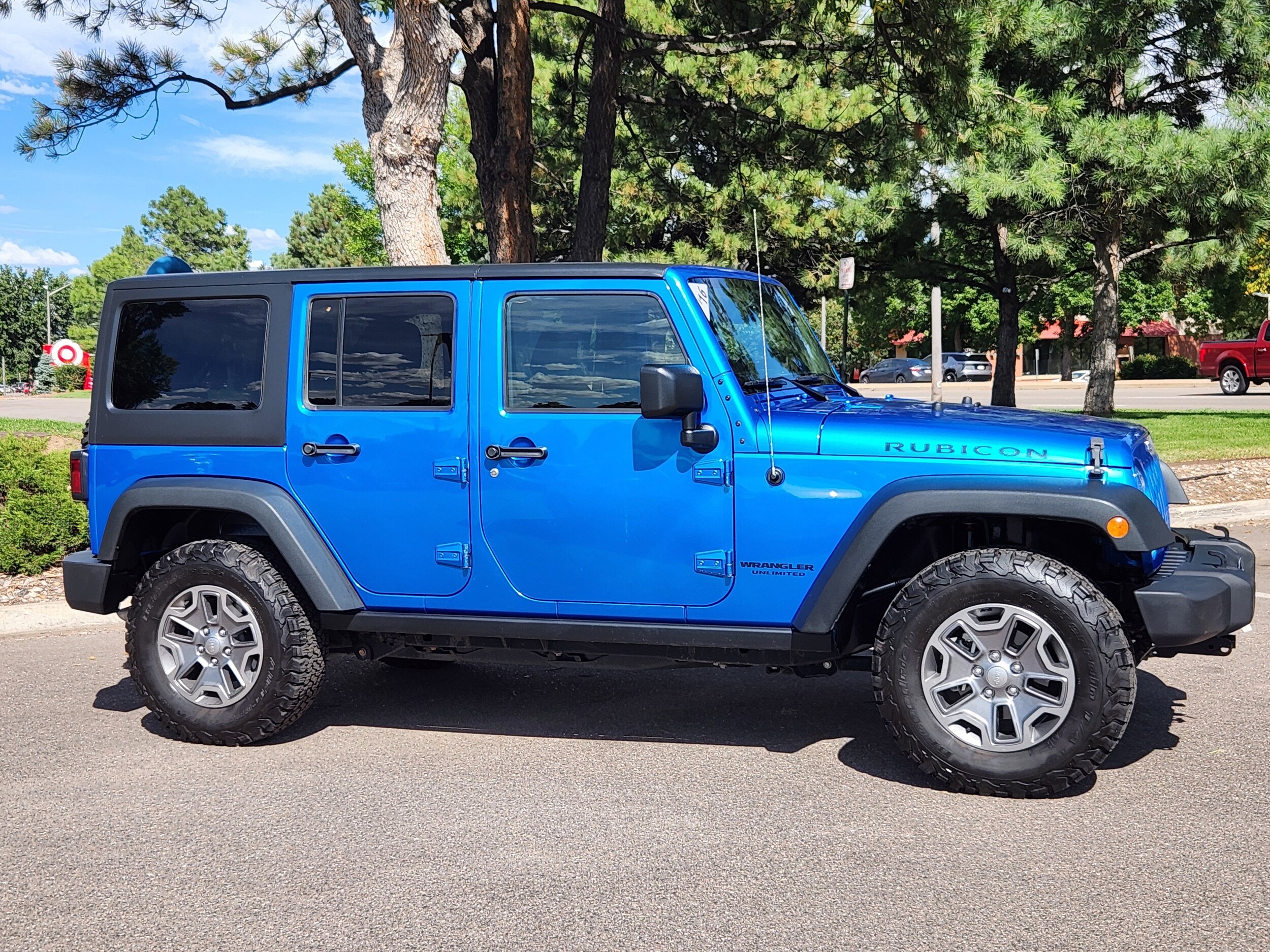 2016 Jeep Wrangler Unlimited Rubicon photo 2