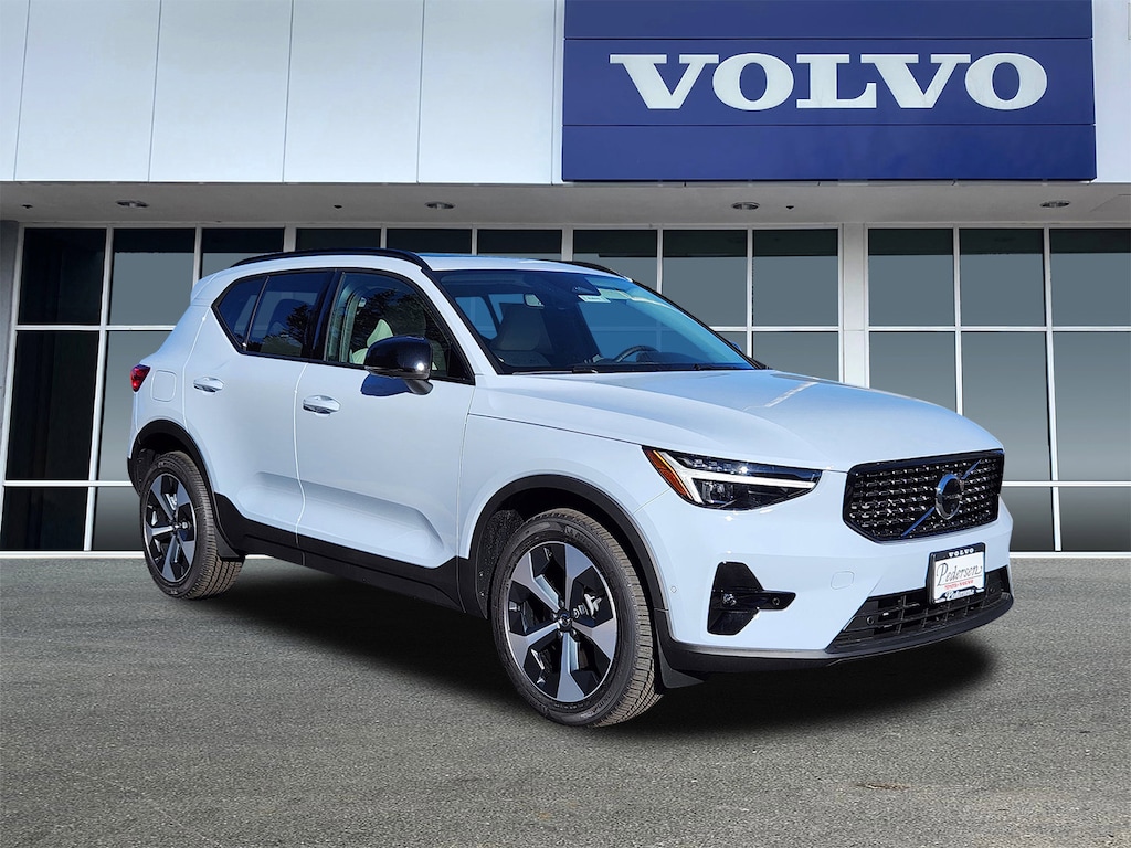 New 2026 Volvo XC40 B5 Plus SUV