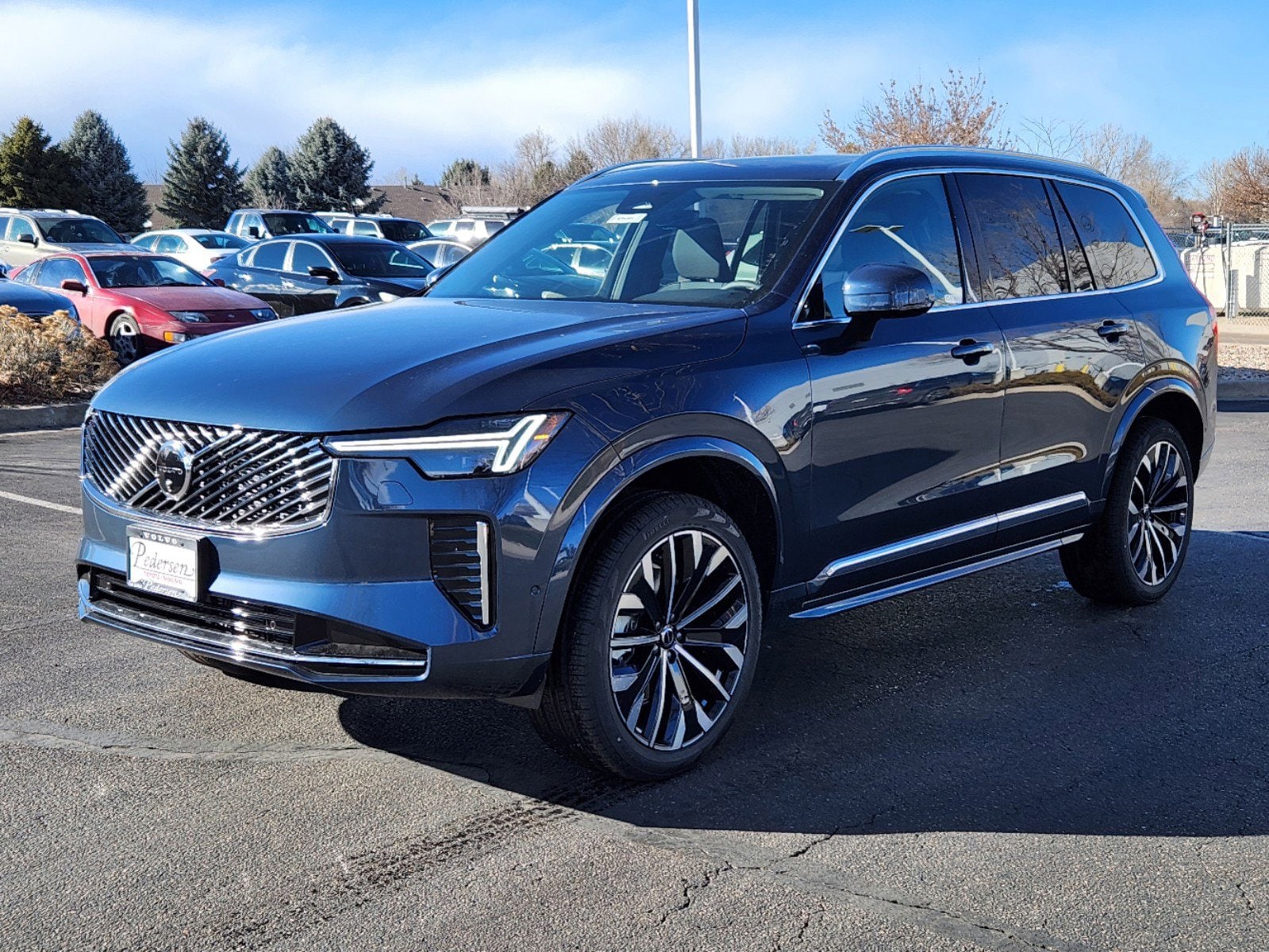 2025 Volvo XC90 B5 Plus photo 4