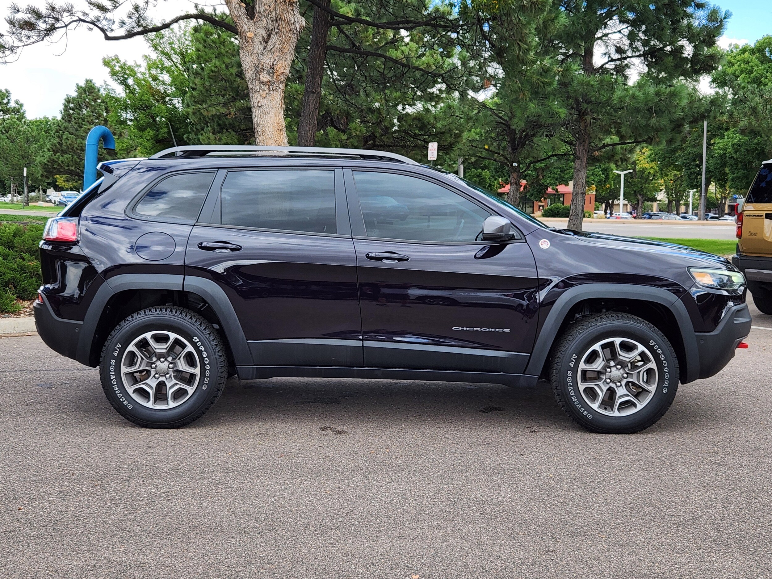 2021 Jeep Cherokee Trailhawk photo 2