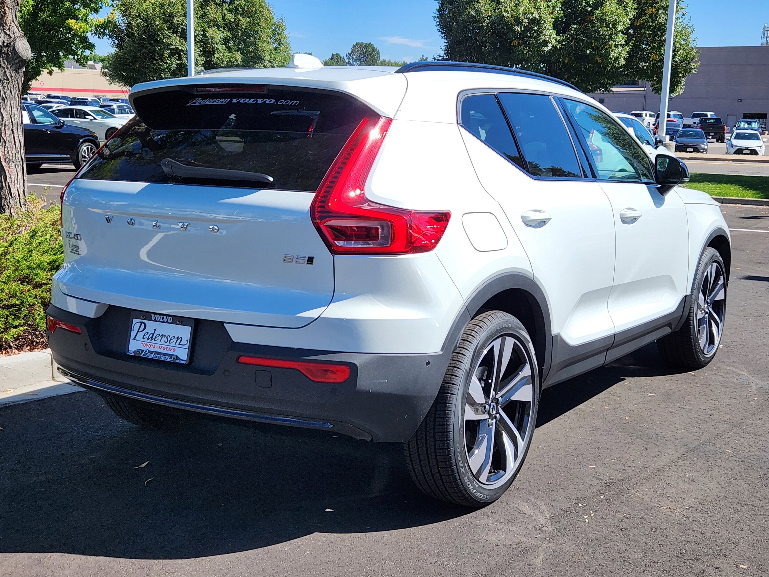 2026 Volvo XC40 photo 3