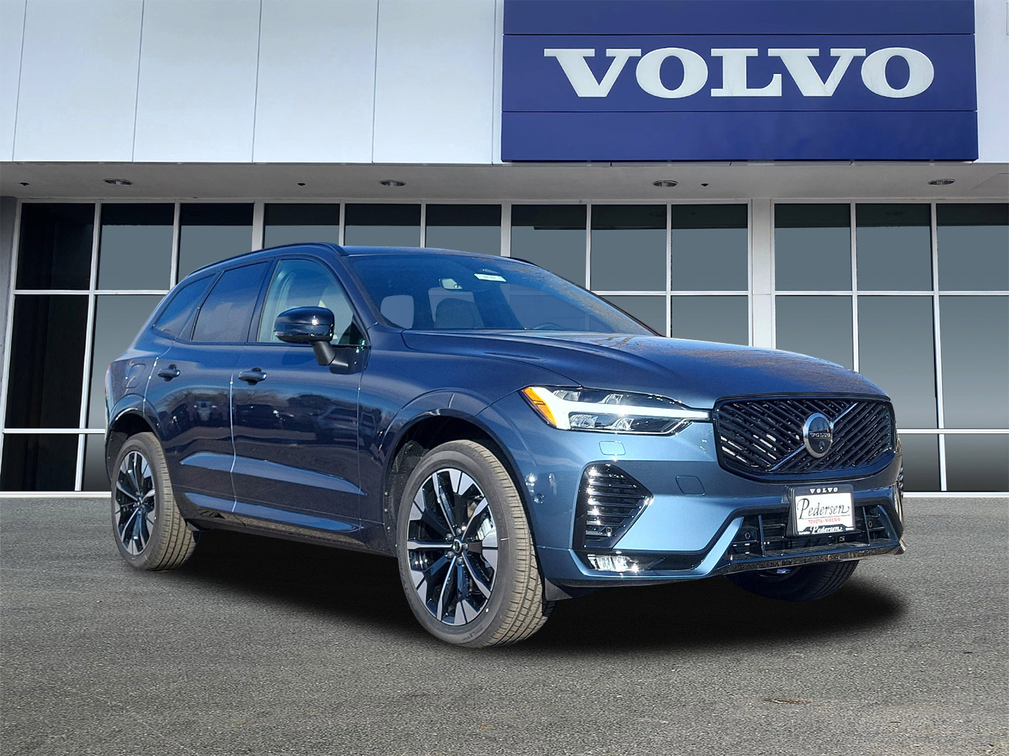 2026 Volvo XC60 B5 Plus Dark AWD's photo