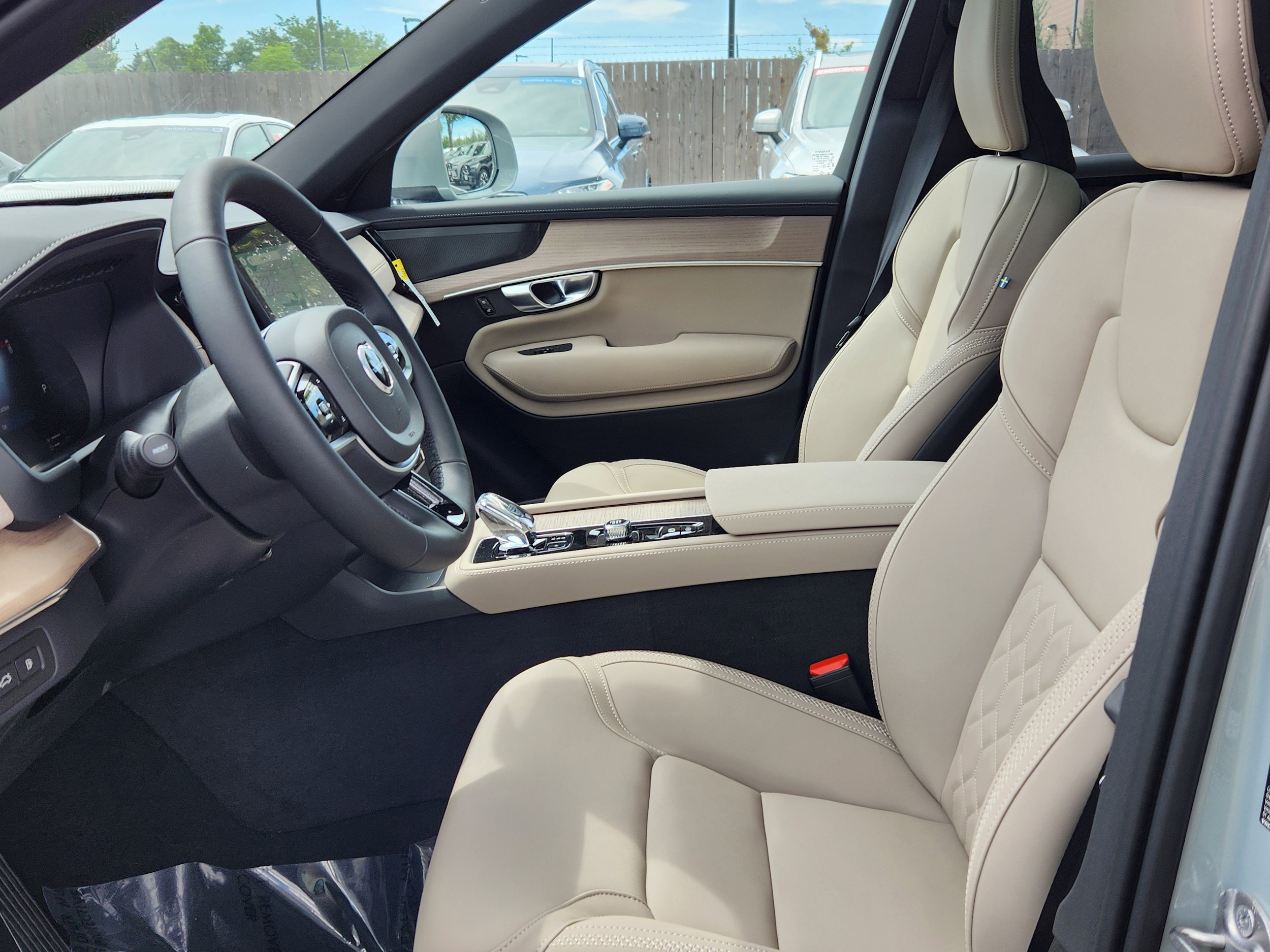 2026 Volvo XC90 Plus - Photo 7