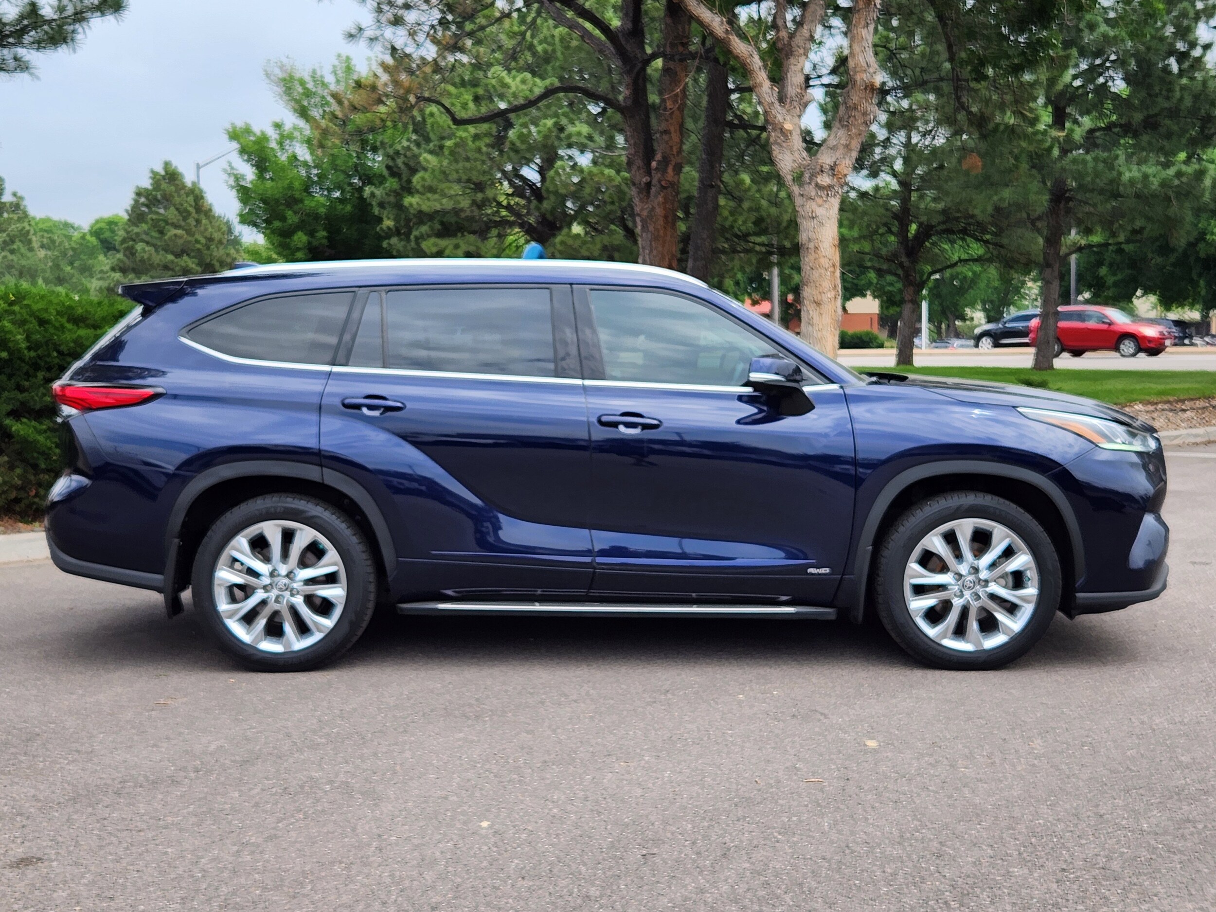 2023 Toyota Highlander Hybrid Limited photo 2