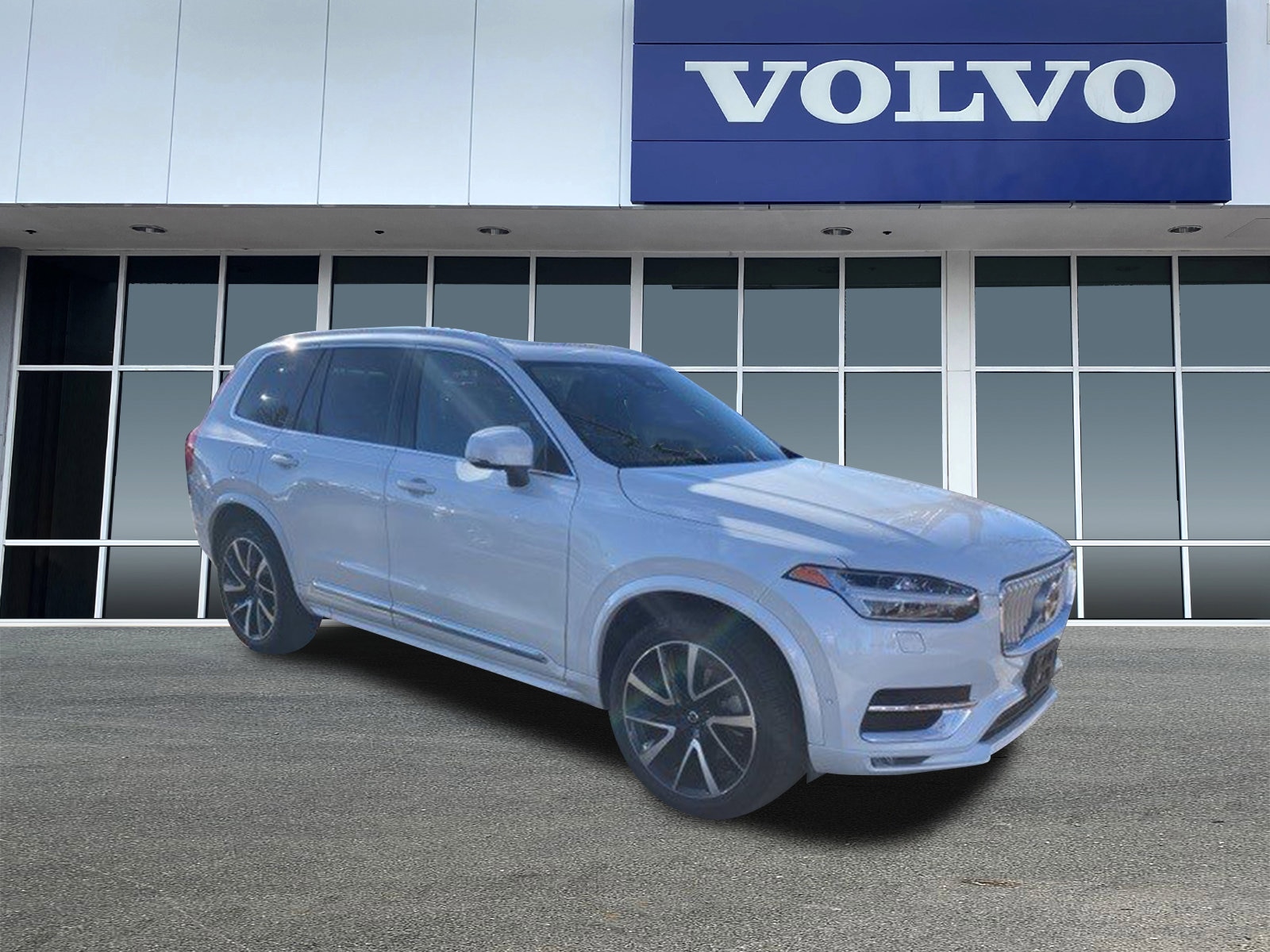 2023 Volvo XC90 Plus's photo