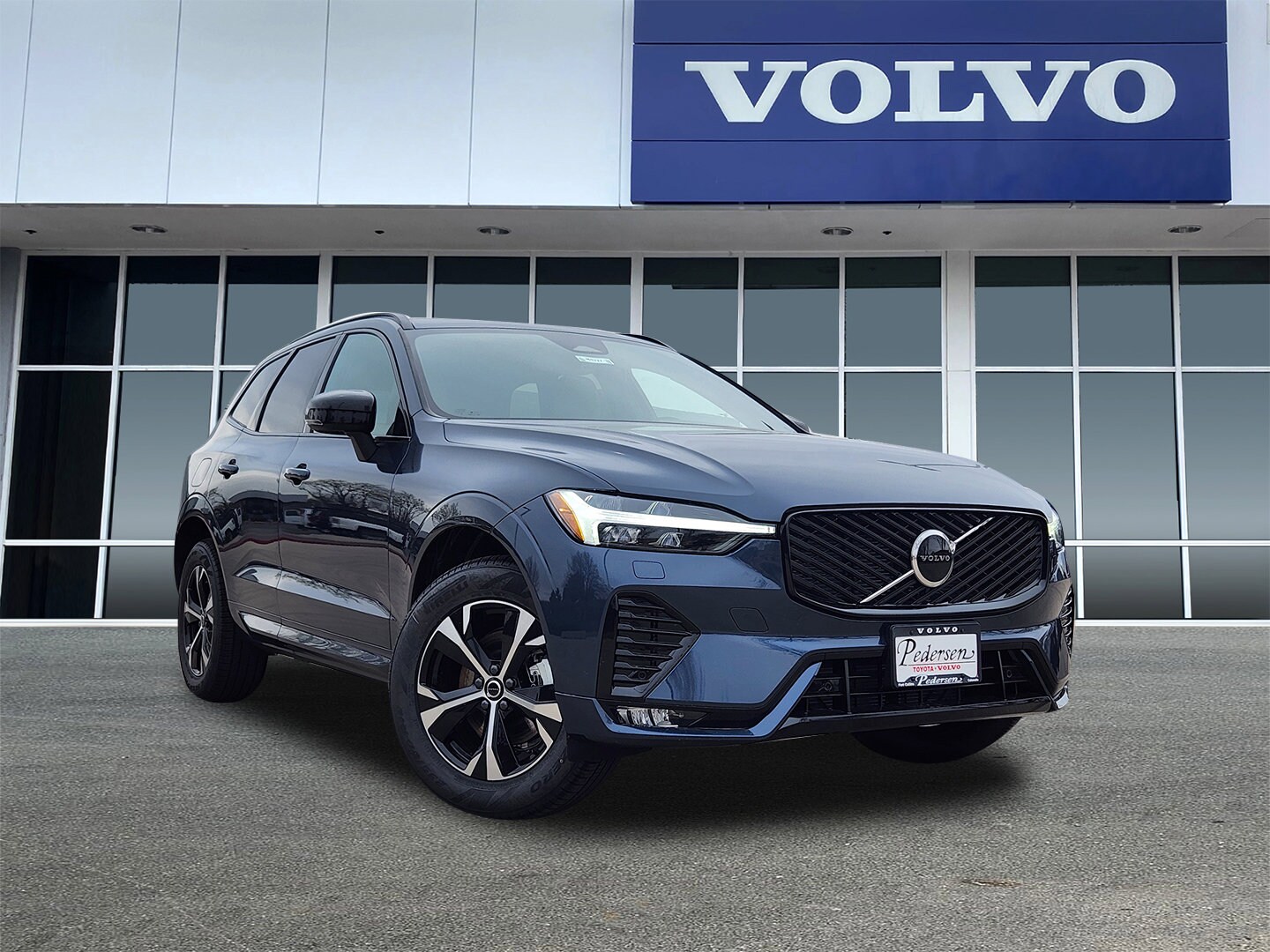 2026 Volvo XC60 B5 Core Dark AWD's photo