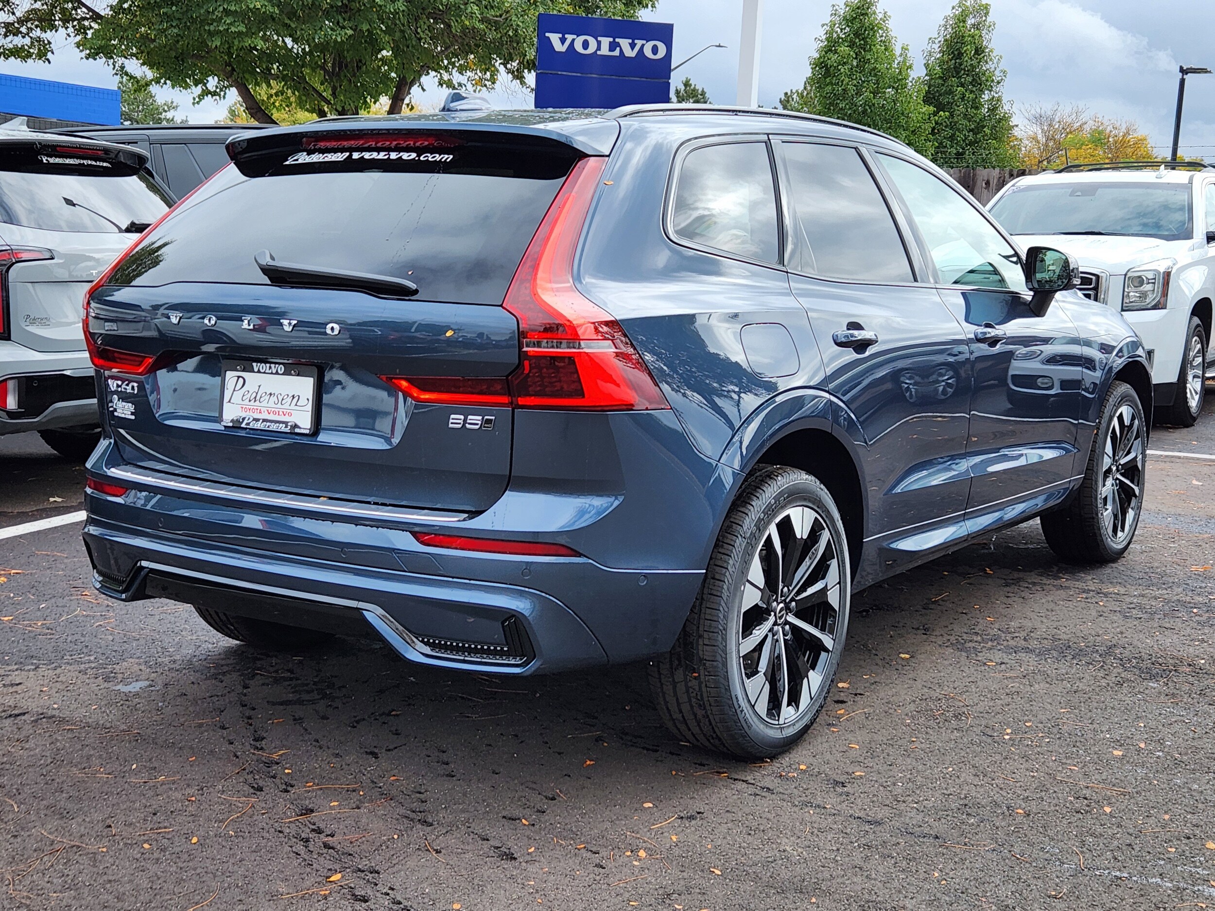 2026 Volvo XC60 B5 Plus photo 2