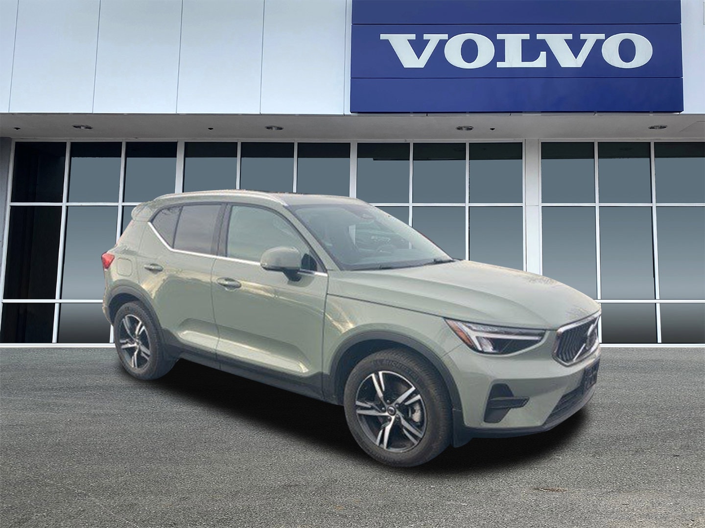 2025 Volvo XC40 SUV 