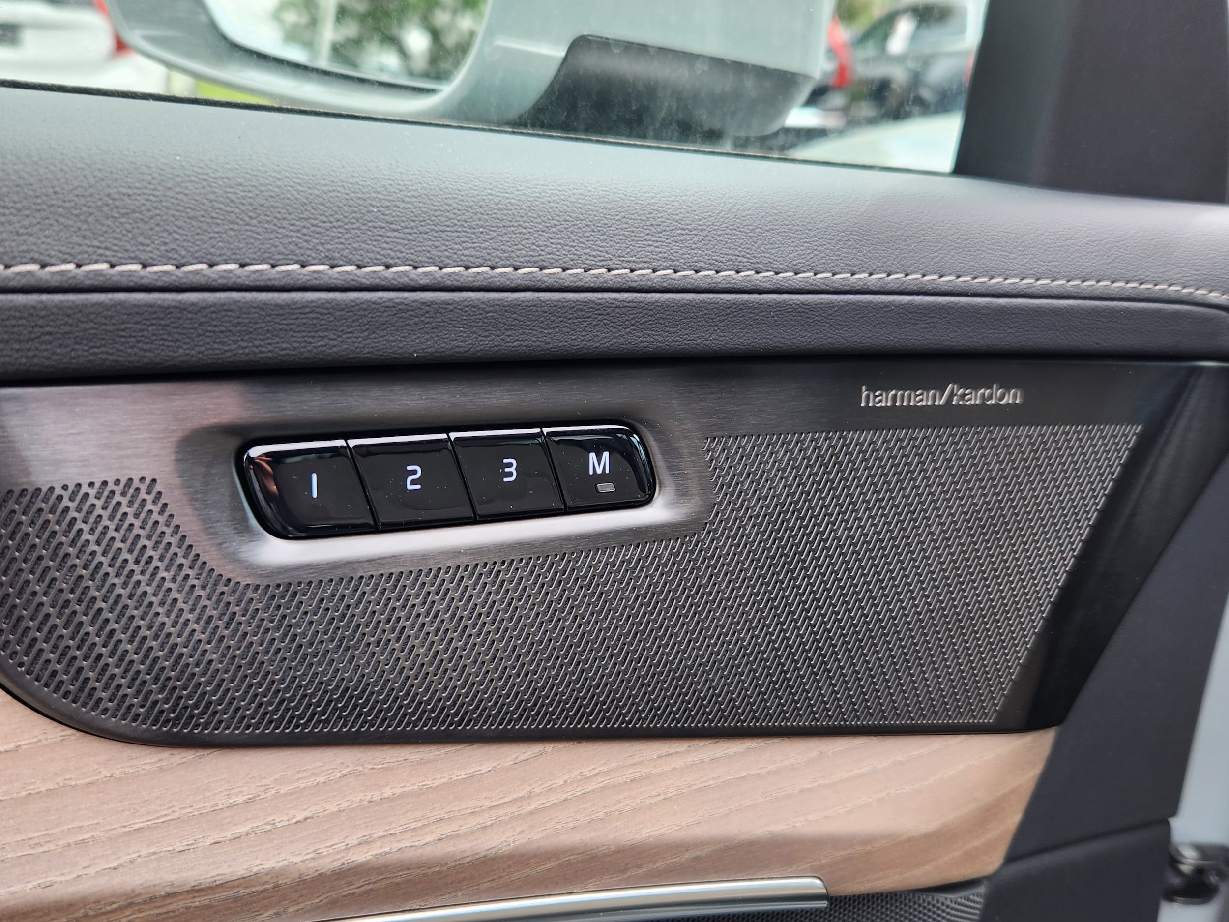 2026 Volvo XC90 Plus - Photo 13