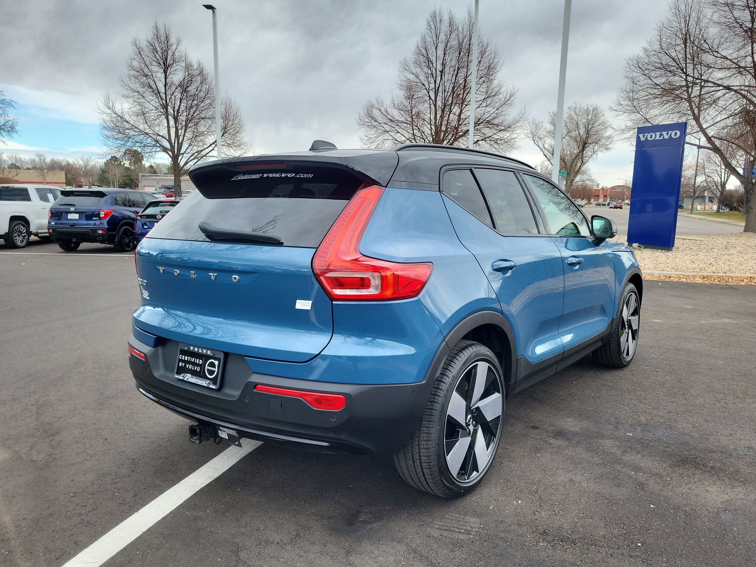 2023 Volvo XC40 Recharge Ultimate photo 2