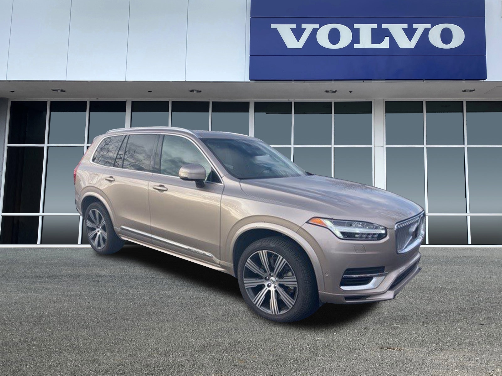 2023 Volvo XC90 Plus's photo