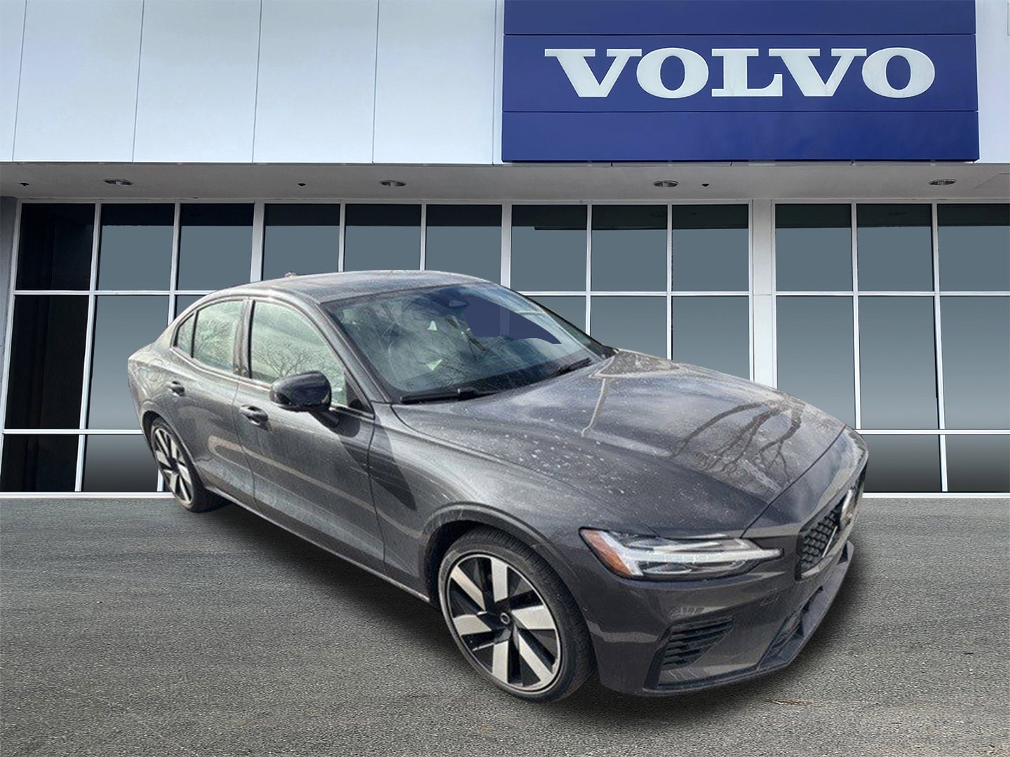 2024 Volvo S60 Plus's photo