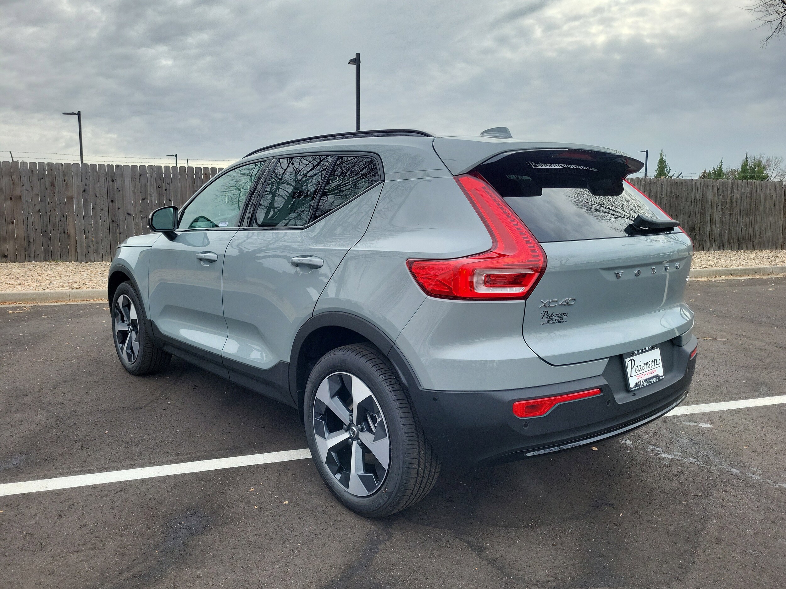 2026 Volvo XC40 Plus photo 2
