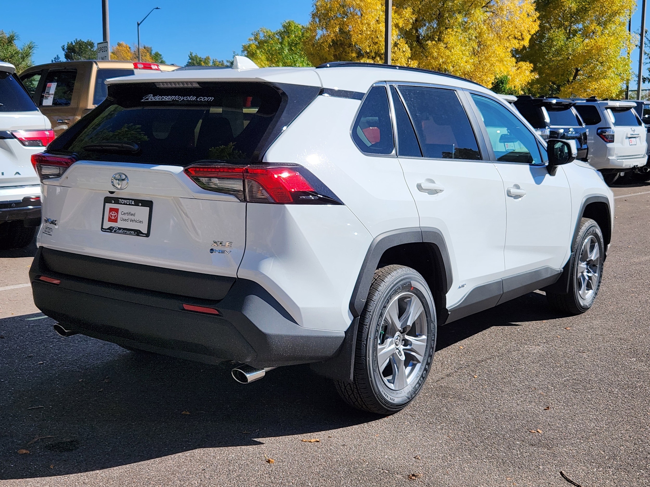 2025 Toyota RAV4 Hybrid XLE photo 3