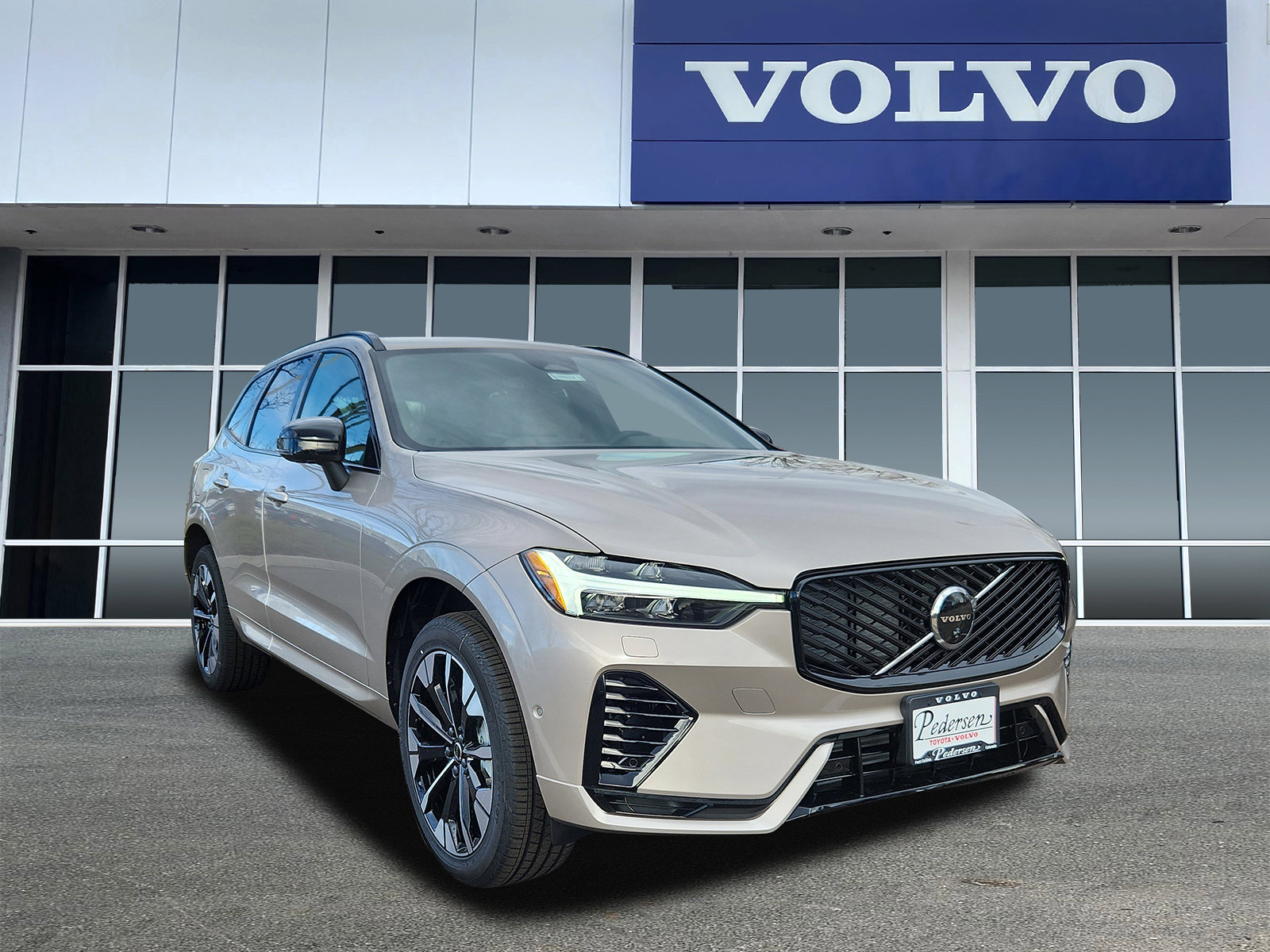 2026 Volvo XC60 Plus's photo