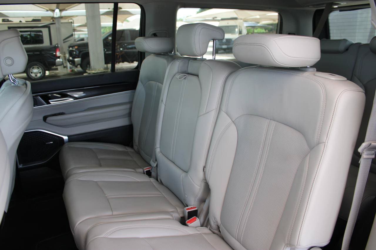 2022 Jeep Wagoneer Series I - Photo 12
