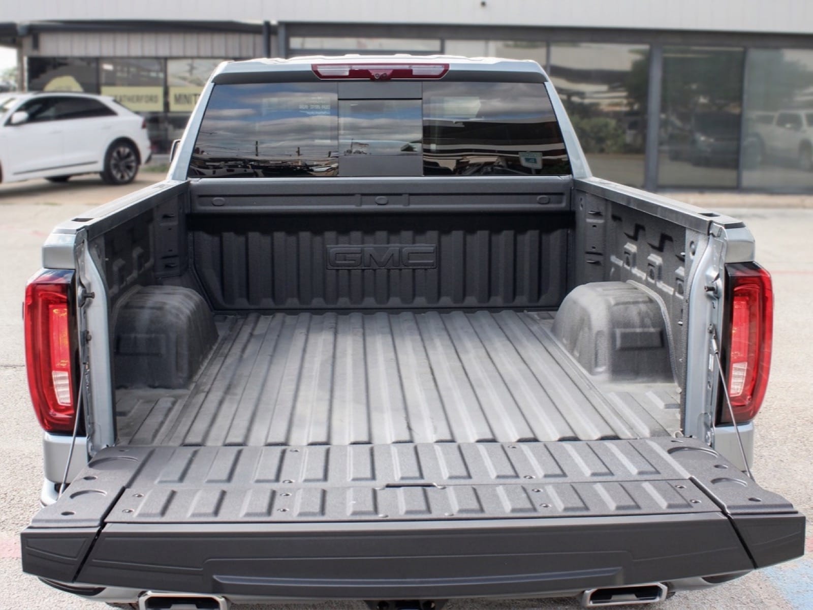 2026 GMC Sierra 1500 AT4 - Photo 9