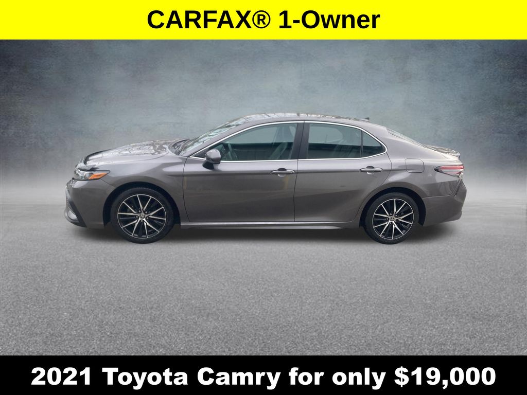 2021 Toyota Camry SE photo 2