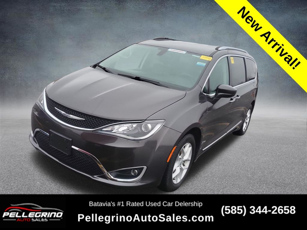 2017 Chrysler Pacifica Touring-L Plus's photo