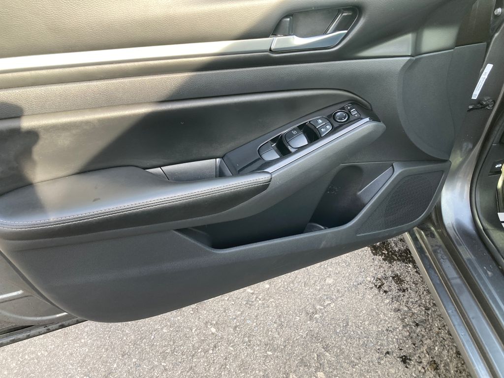 2023 Nissan Altima SV - Photo 13
