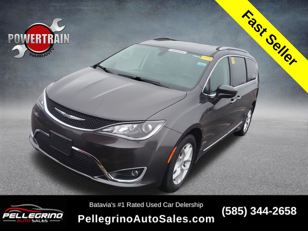 2017 Chrysler Pacifica Touring-L Plus's photo