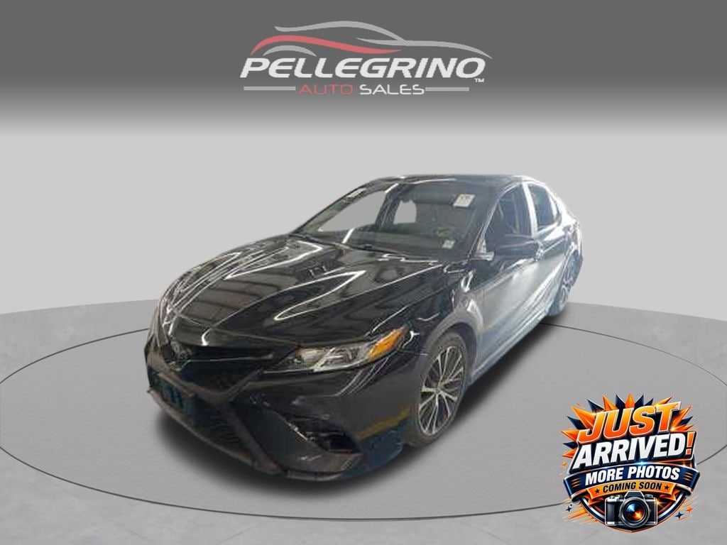 Used 2020 Toyota Camry SE Sedan