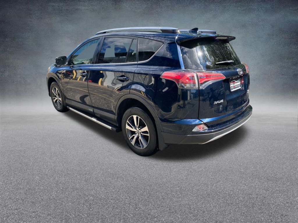 2018 Toyota RAV4 XLE photo 3